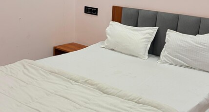 Hotel Triveni Inn Room Type - Standard Room with Air Conditioning Hotel Triveni Inn Room Type - Standard Room with Air Conditioning