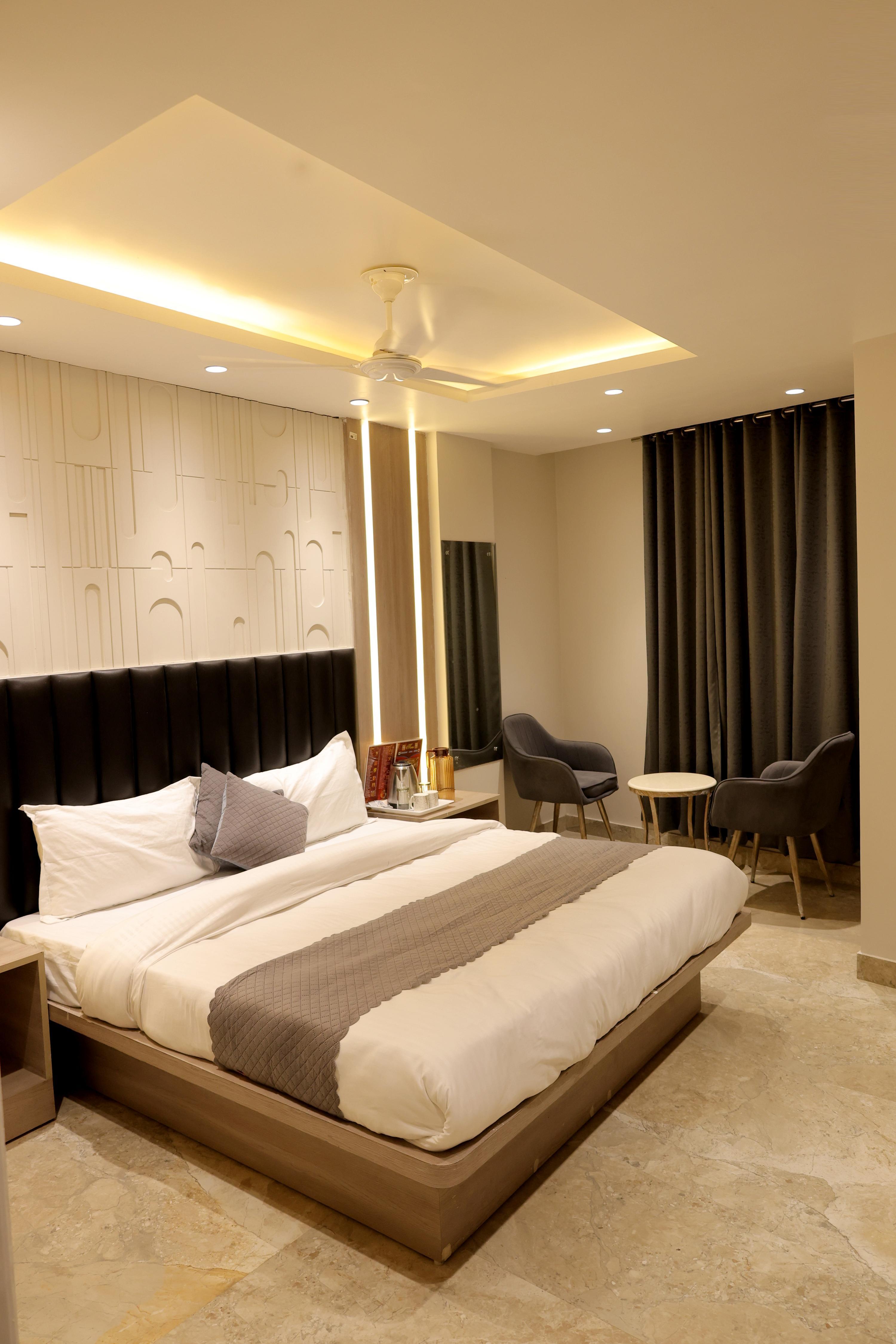 Hotel Boss Inn @ Opposite New Delhi Railway Station - Tap to explore photos