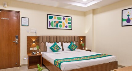 Treebo Landmark Room Type - Deluxe Family Room