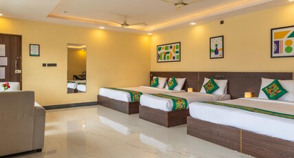 Treebo Jaguar Comforts, 3 Kms From Mahatma Gandhi Park Room Type - Premium Room