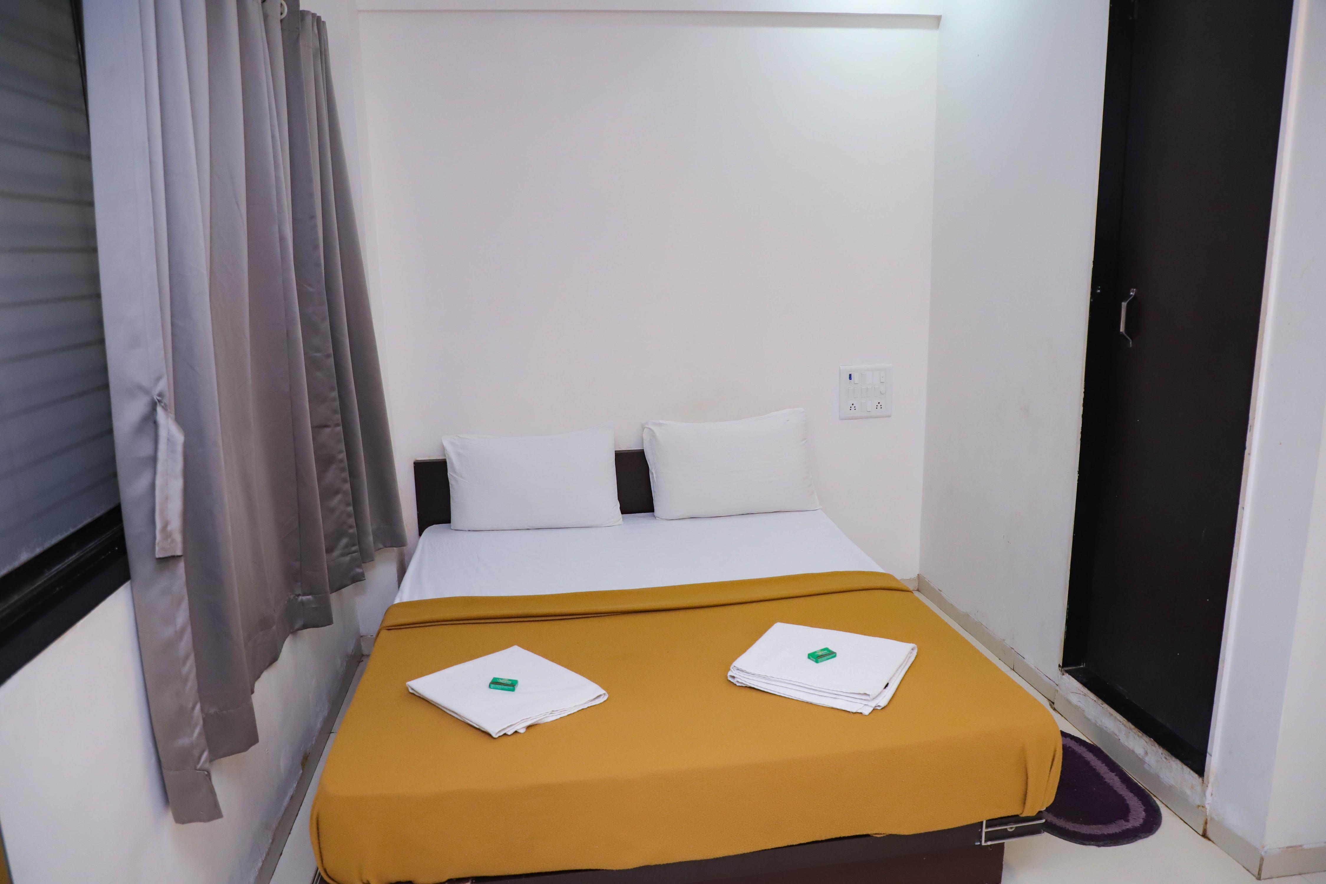 Golden Nest Room Type - Standard Deluxe Room ac