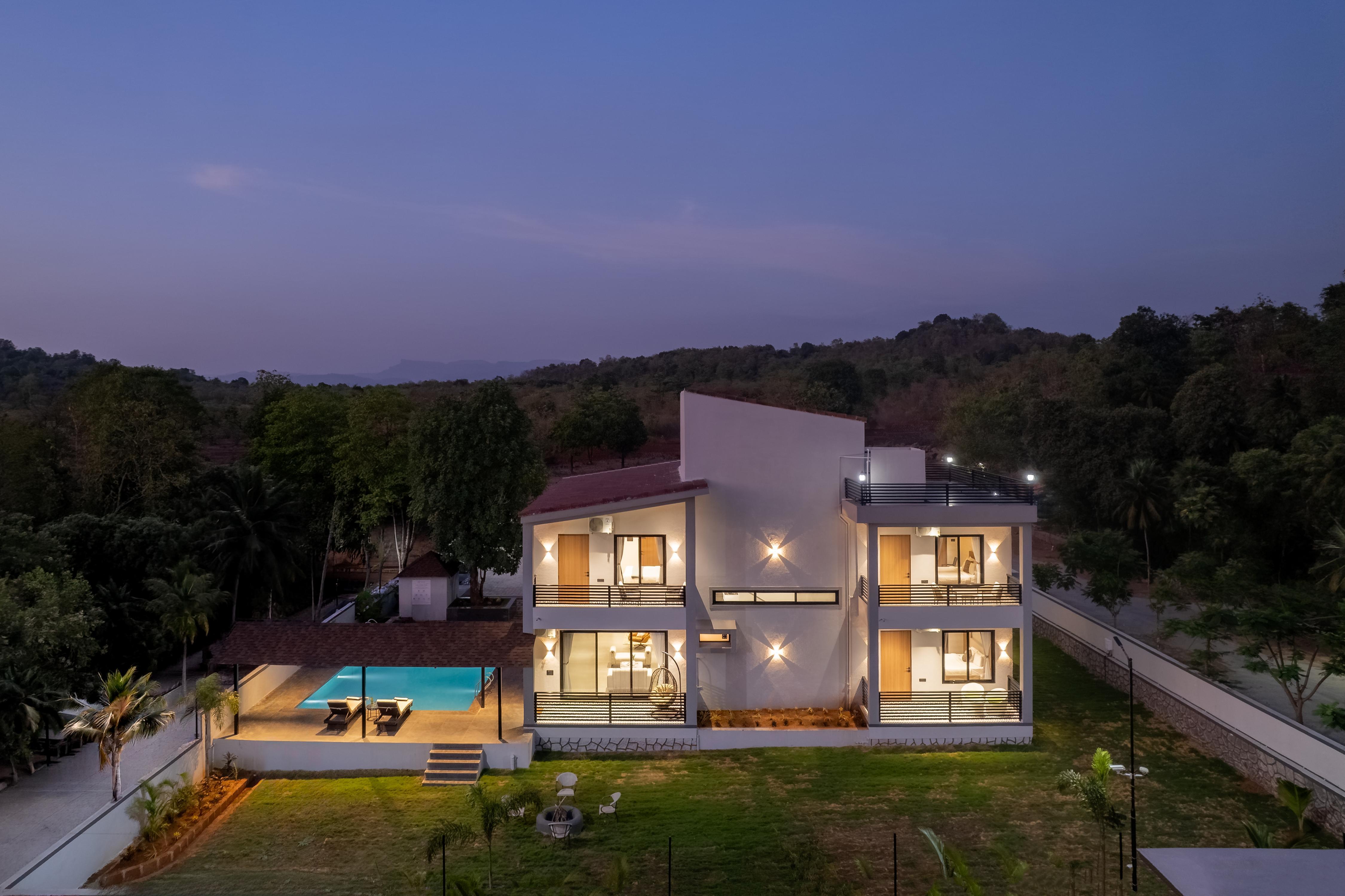 SaffronStays Crimson Crest