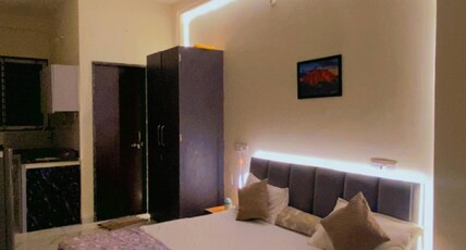 Couple Friendly RK Studio AC Wi Fi Room Type - Bedroom