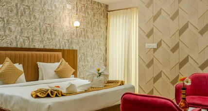 Visthara Pearl Room Type - Deluxe Room with Balcony