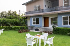 ELIVAAS Signature Puvalgarh Farms Thistle Cottage with shared Pool