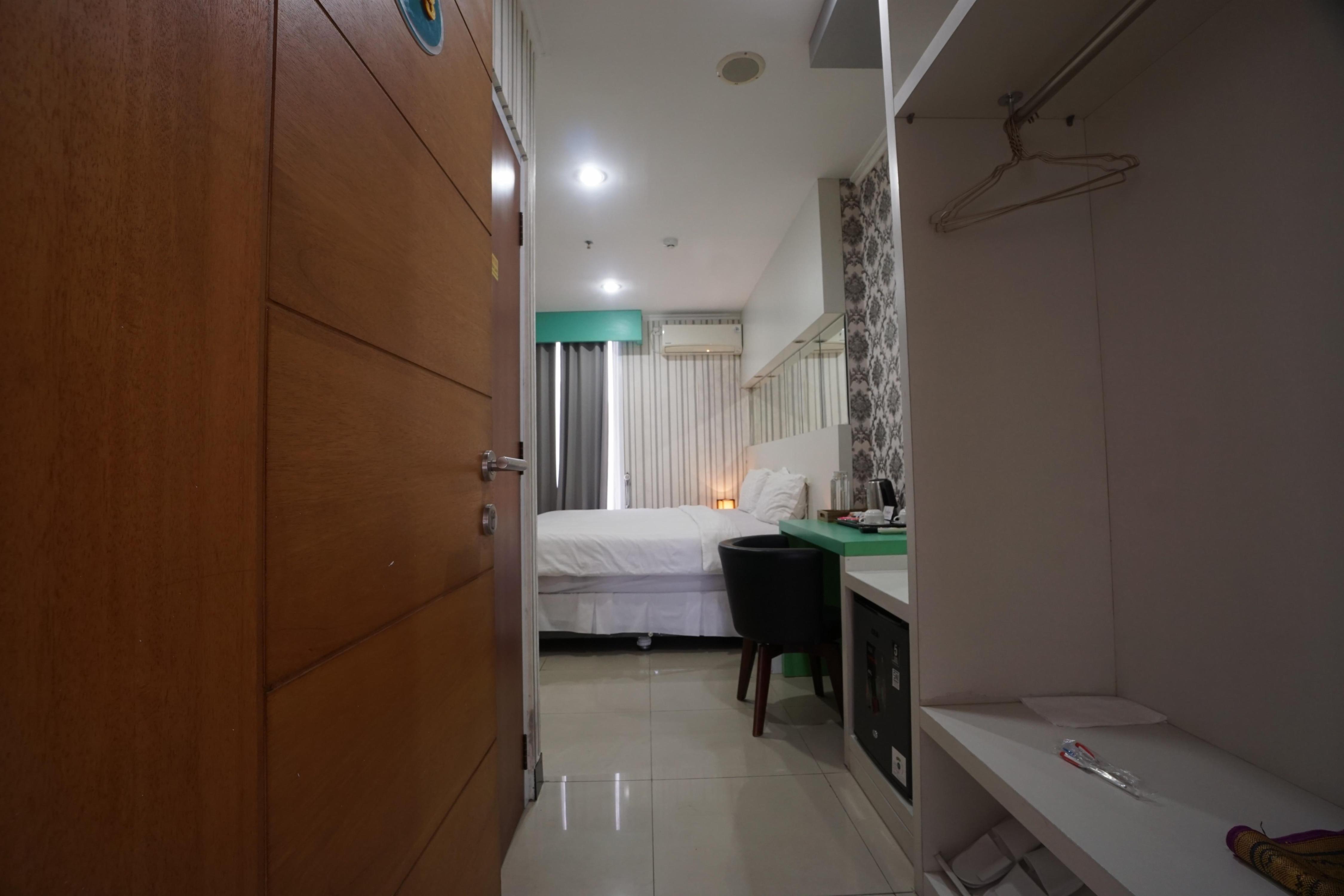 Townhouse Oak Hotel Damar Kurung - Tap to explore photos