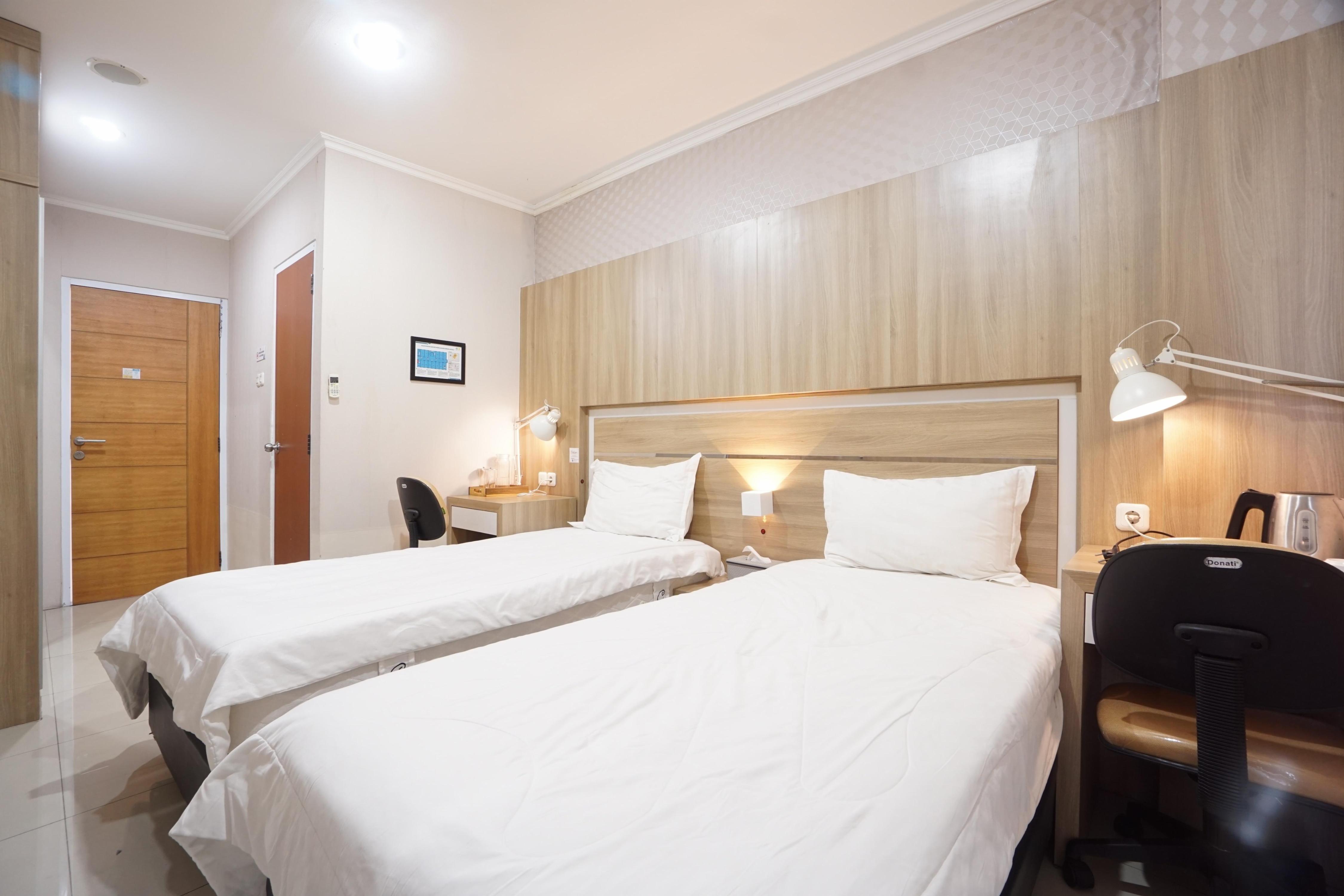 Townhouse Oak Hotel Damar Kurung Room Type - Indonesia Deluxe Twin