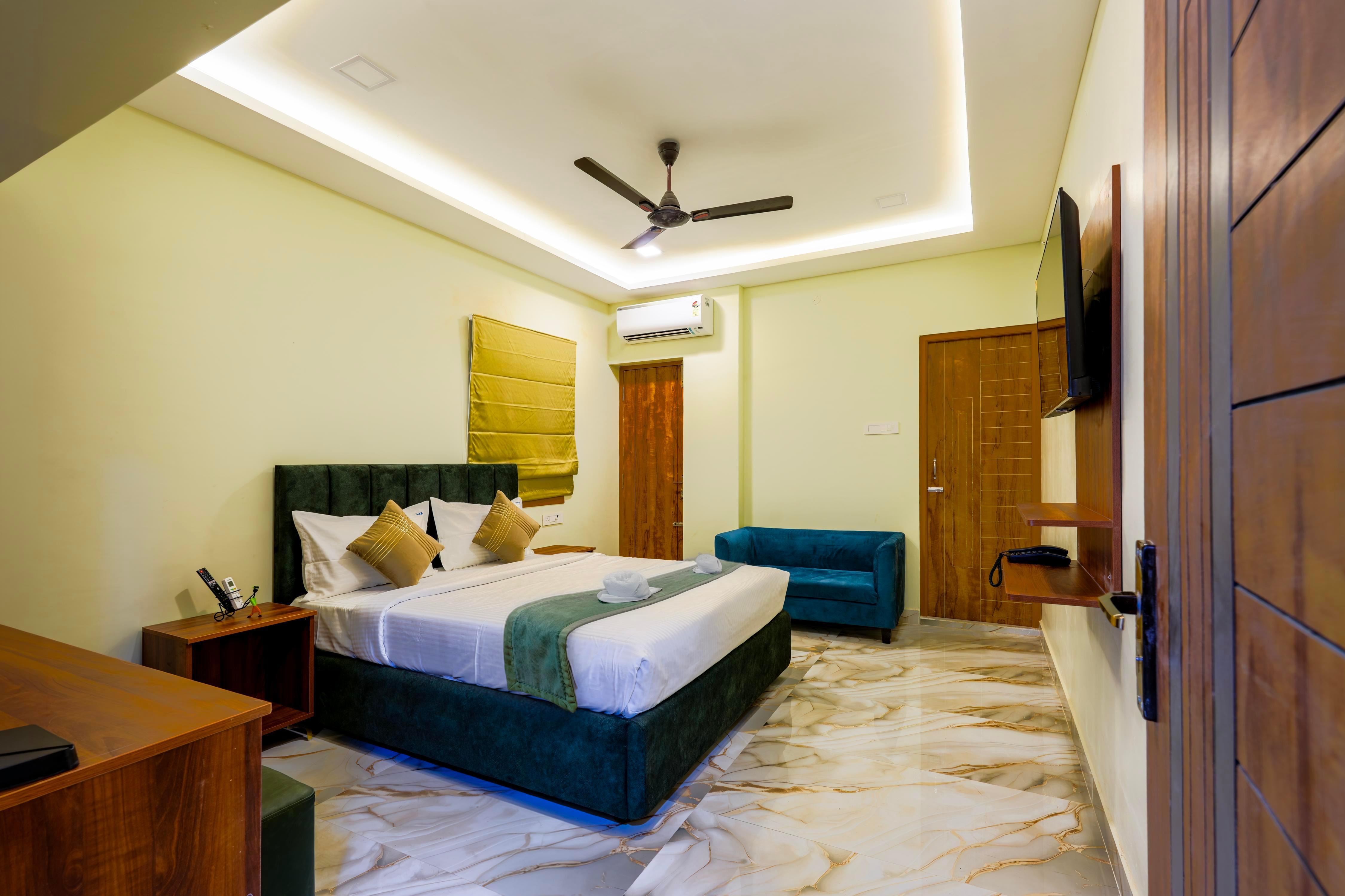 Eco Stay Elite Luxury Rooms - Tap to explore photos