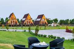 Alaya Stays Malik Farms Wooden Cottages