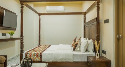 Hotel Jigyasa Palace Bar & Restro Room Type - King Room Hotel Jigyasa Palace Bar & Restro Room Type - King Room