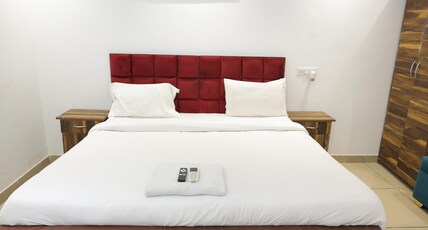 Hotel JS Garden Sector 132 Noida Room Type - Standard Room with Air Conditioning