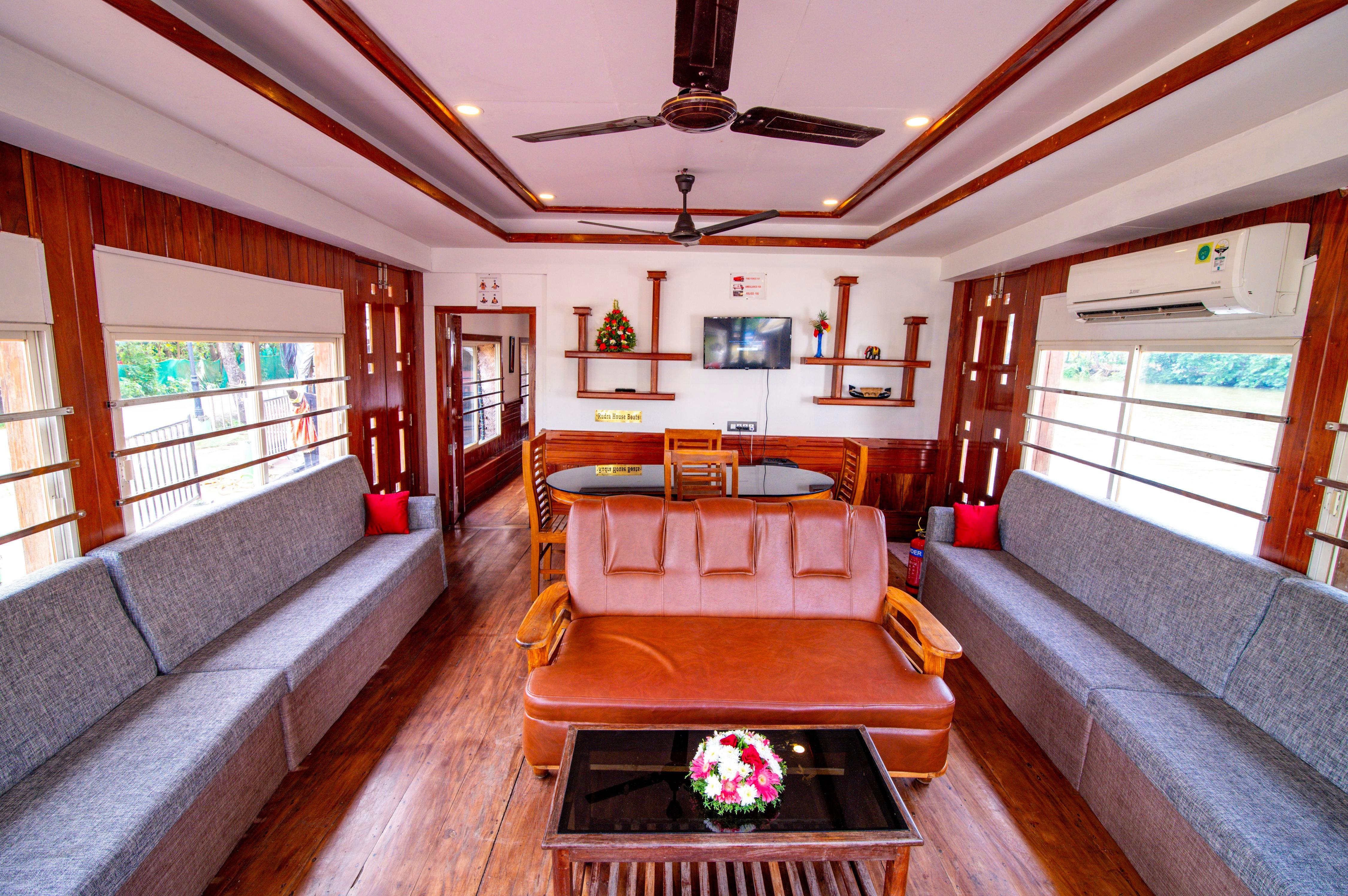 Rudra Houseboat - Tap to explore photos