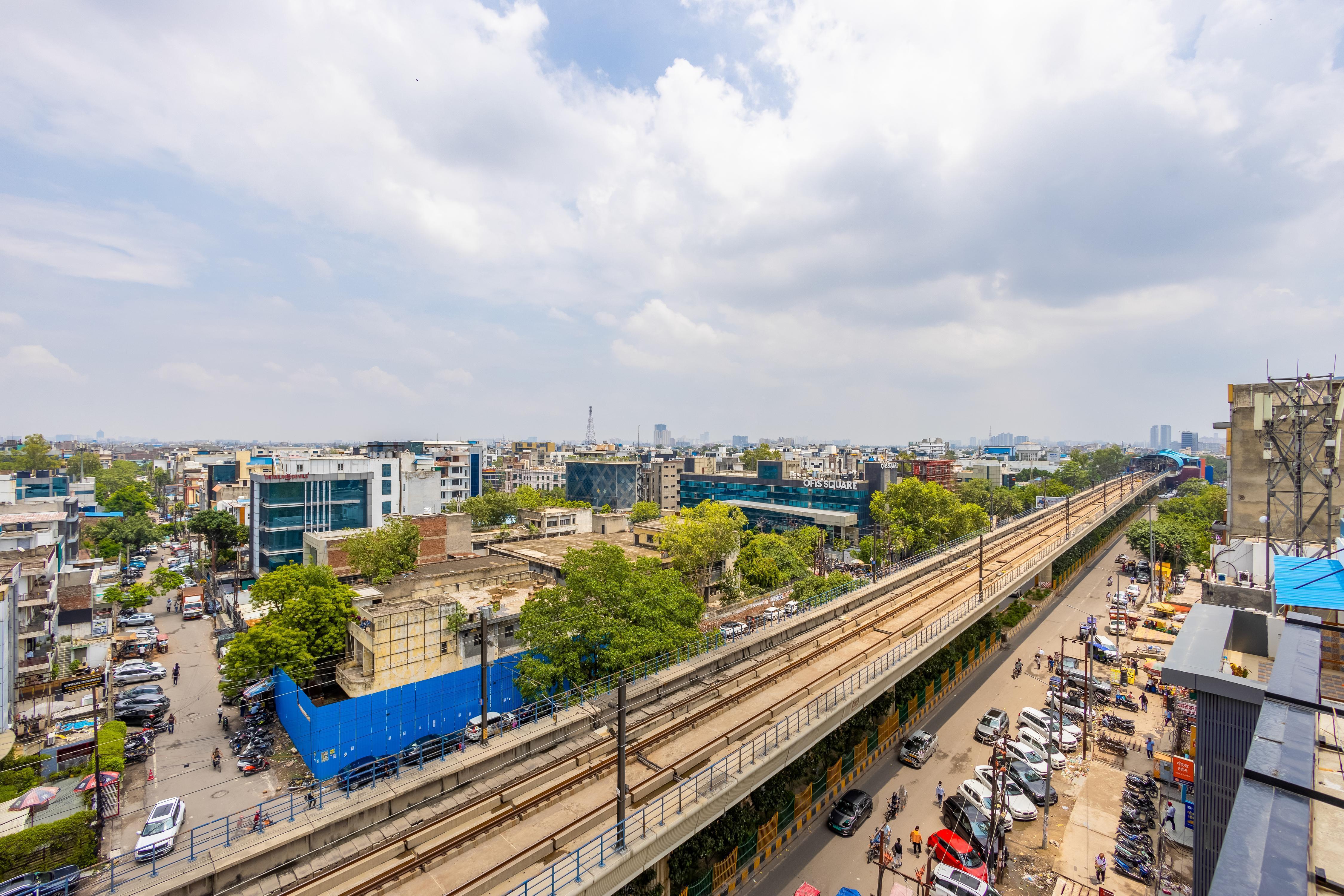 Saltstayz Premier - Sector 15 Noida - Tap to explore photos
