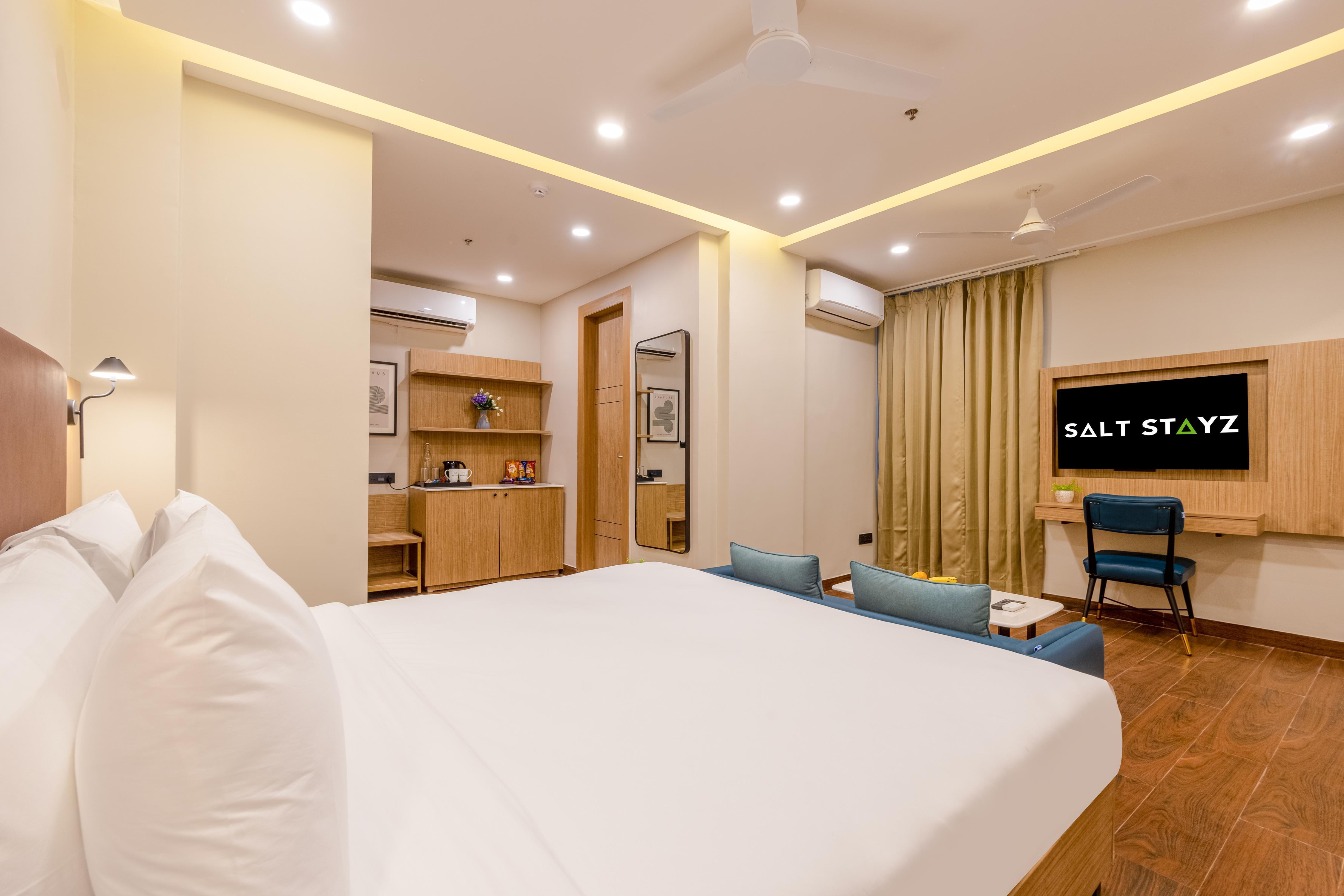 Saltstayz Premier - Sector 15 Noida - Tap to explore photos