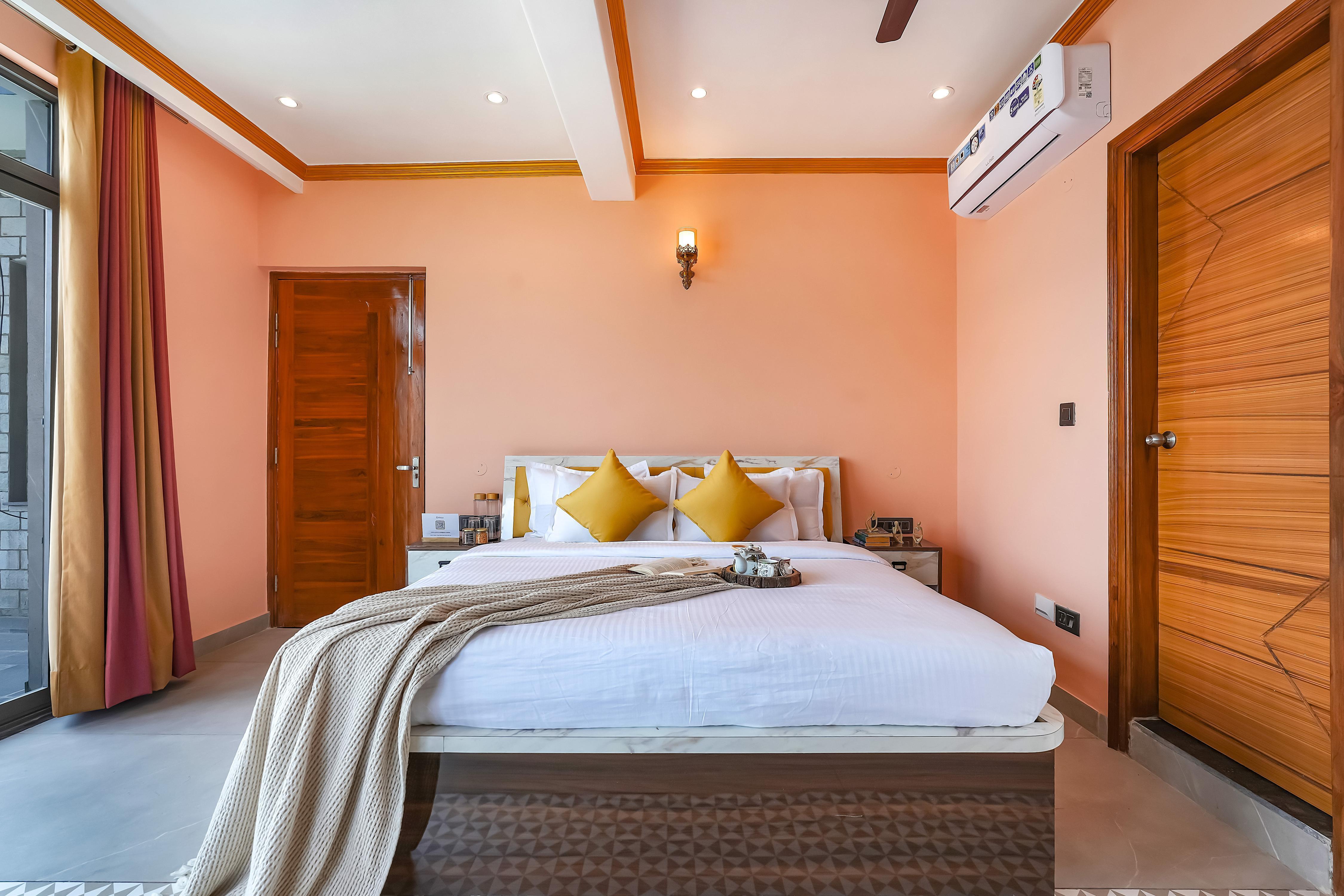 ELIVAAS Signature Kosh Oakmere 5 BHK Villa with Pool Table & Terrace - Tap to explore photos