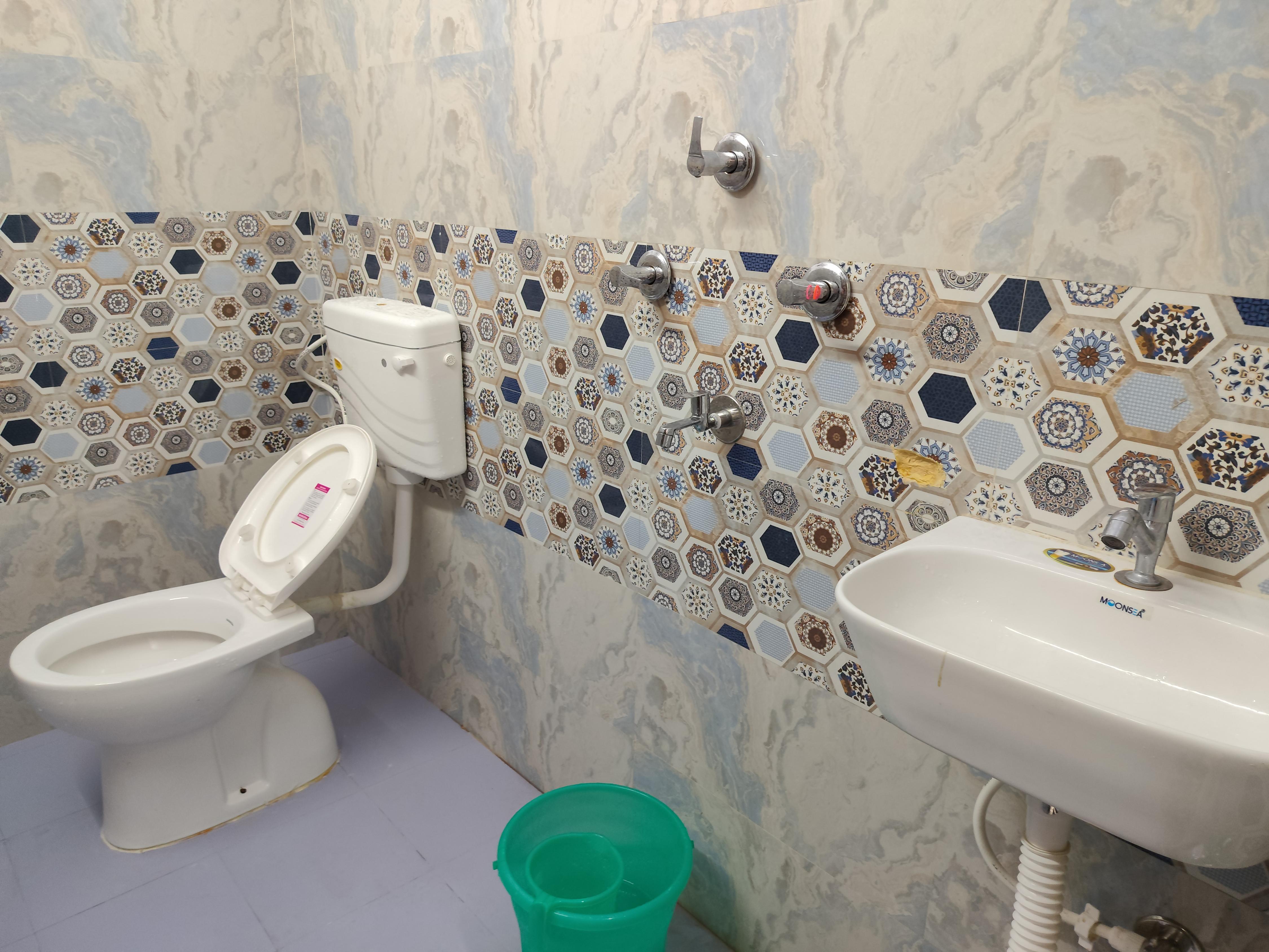 Shree Ji P. Guest House - Tap to explore photos