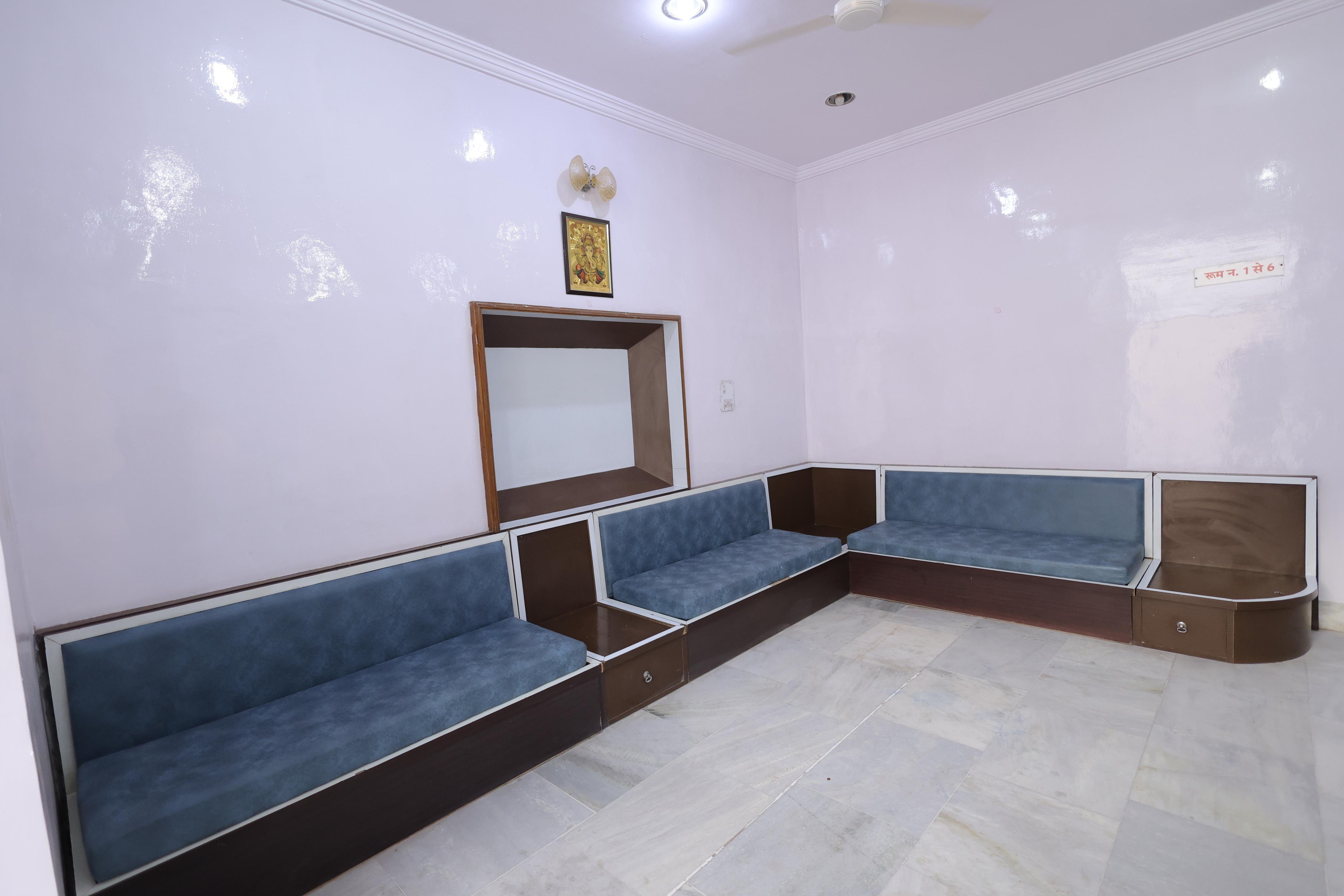 Shri Shyam Guest House - Tap to explore photos