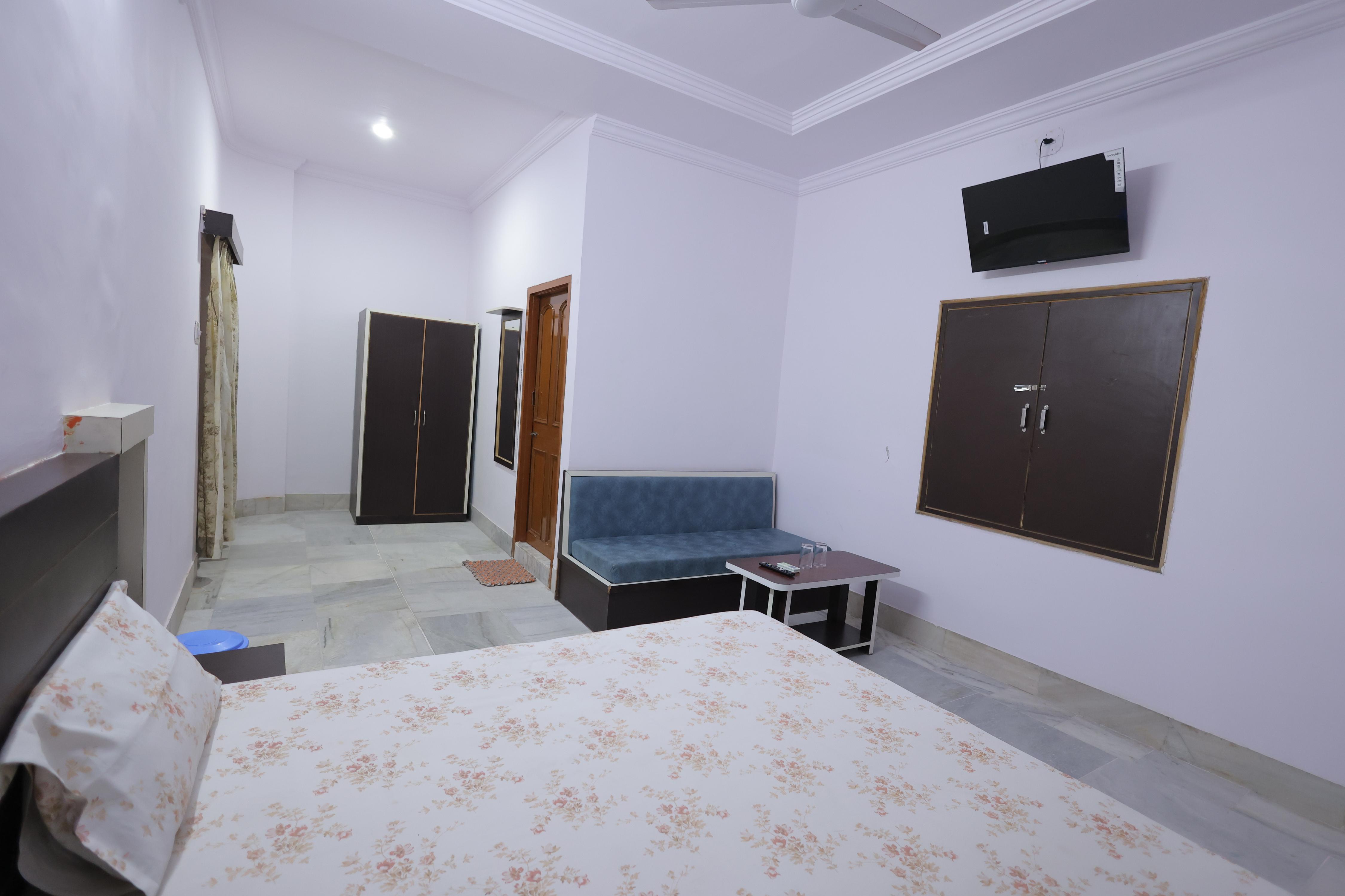 Shri Shyam Guest House - Tap to explore photos