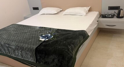 SR PARIKSHIT HAVEN Room Type - Standard Room