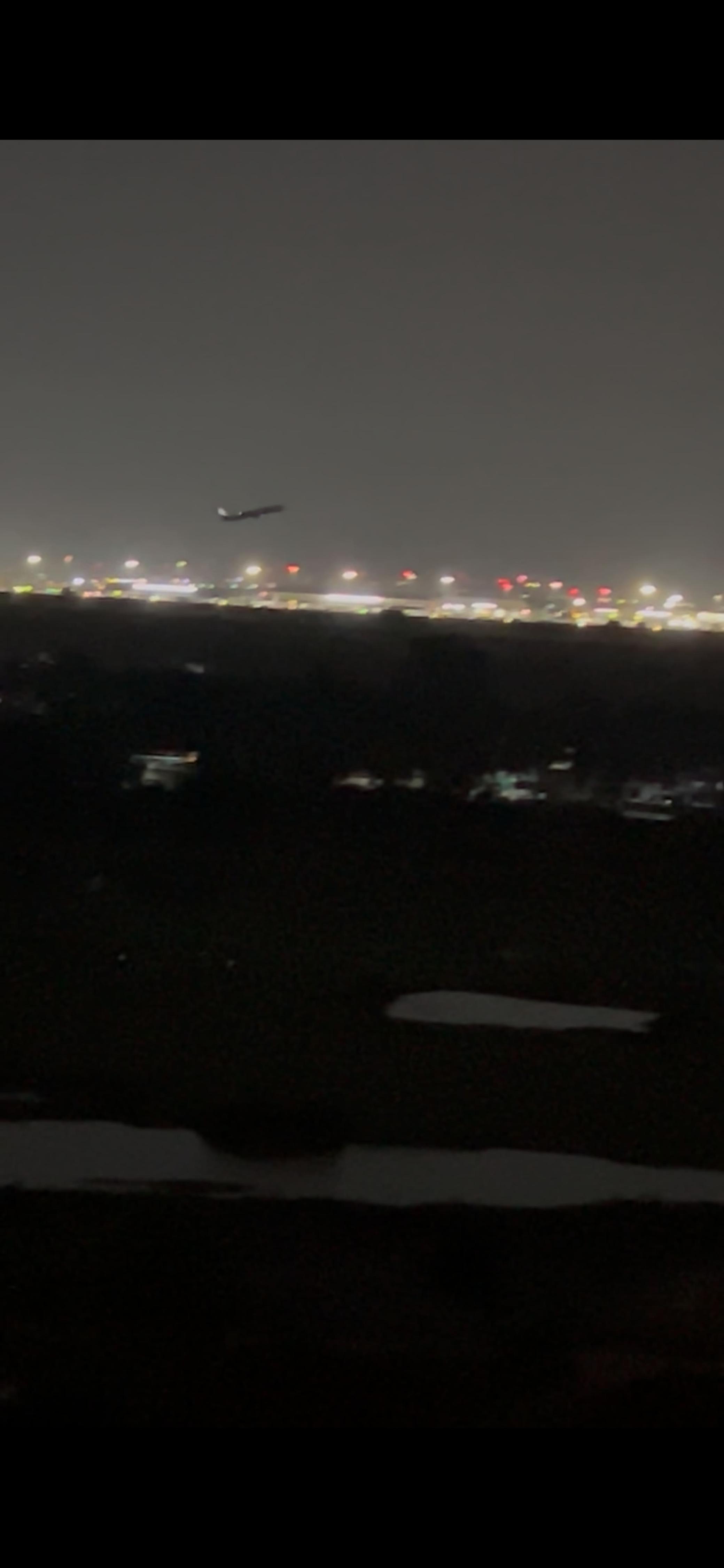 Runway Lake Views Luxury StudioApt Near Airport