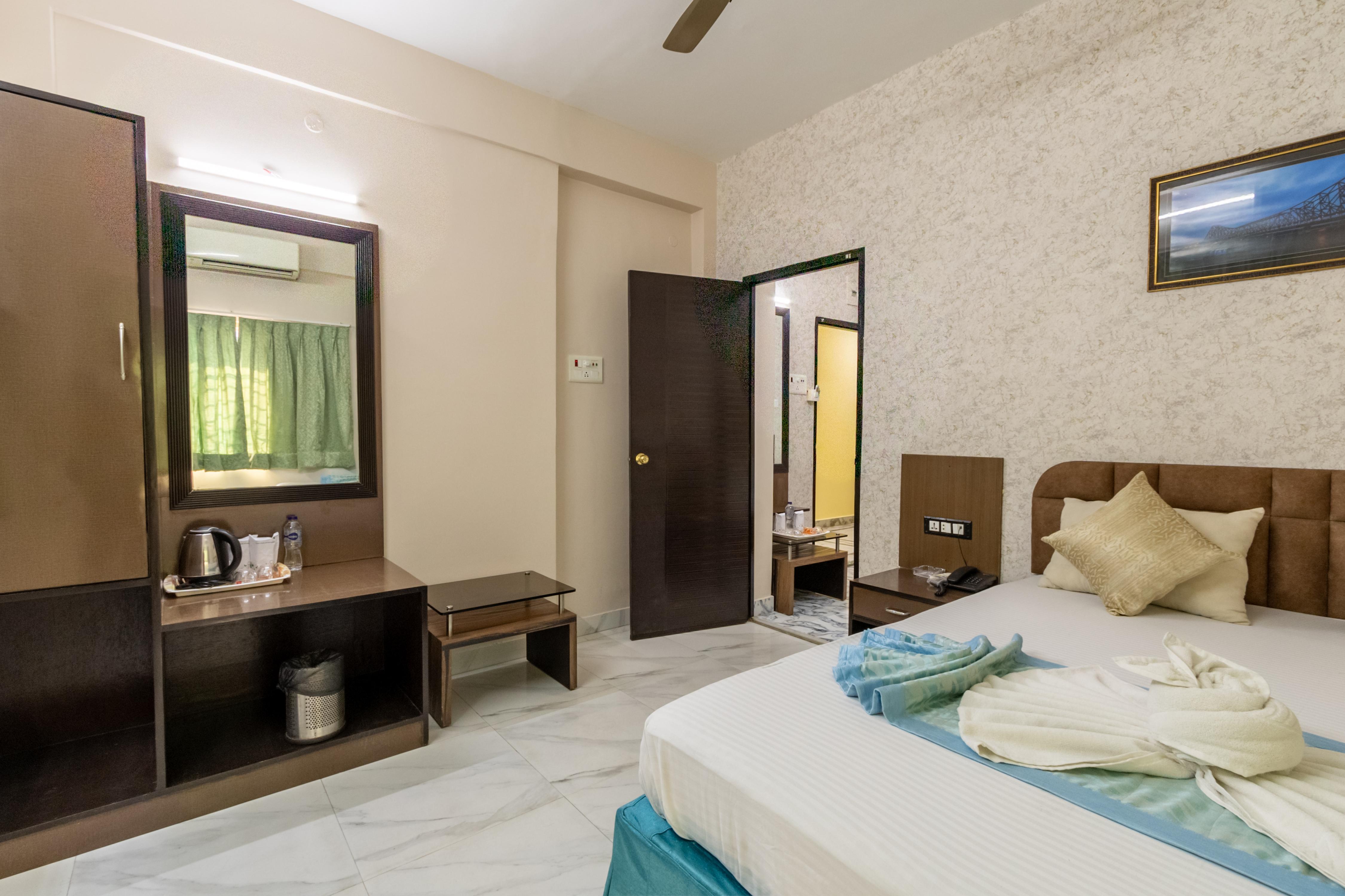 Hotel Arish - Tap to explore photos