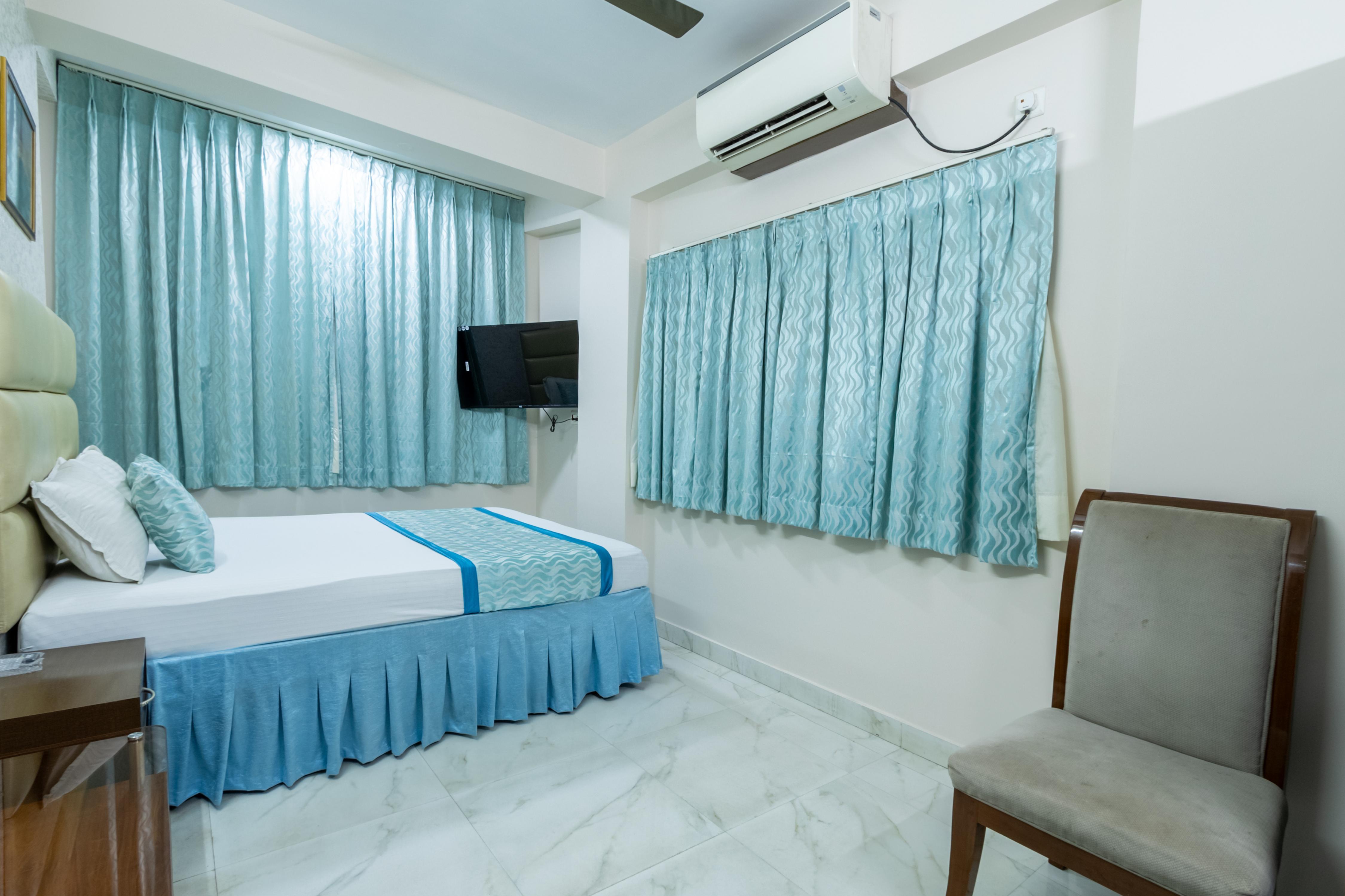 Hotel Arish - Tap to explore photos