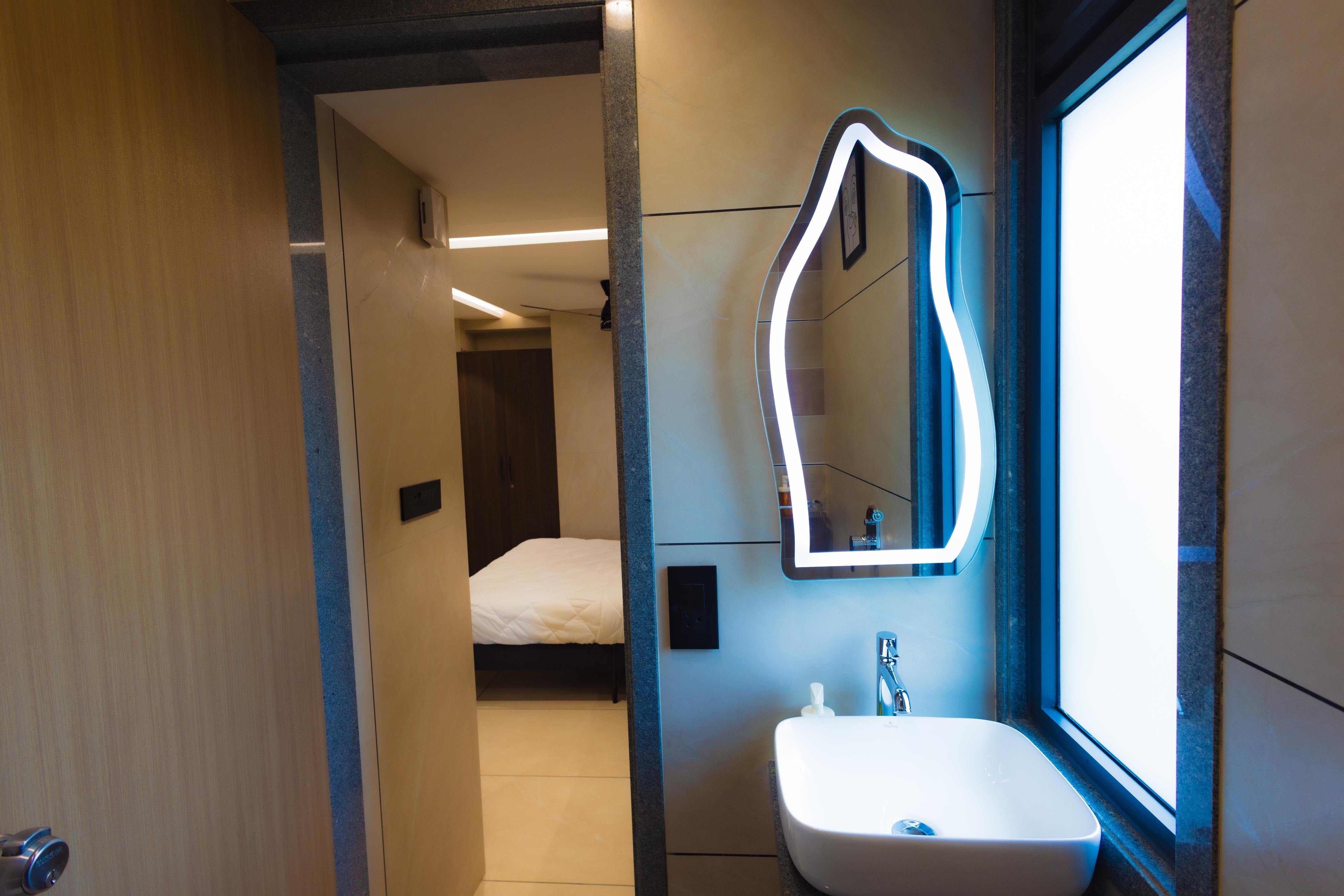 Nirrtul Sapphire Studio Apt Cozy Quite - Tap to explore photos