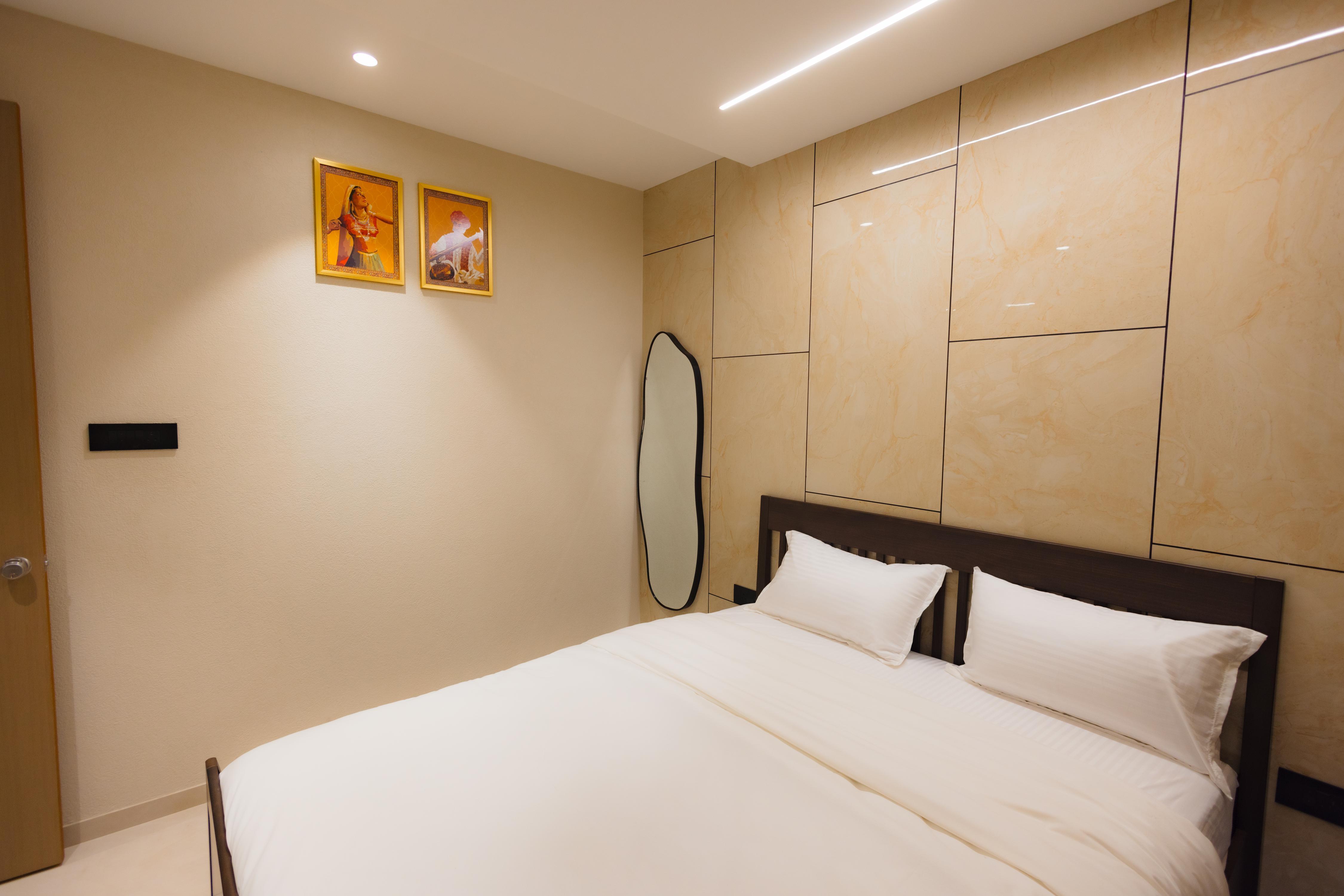 Nirrtul Crystal 1 BHK Apartment Cozy Quite - Tap to explore photos