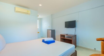Chaorua Hotel Room Type - standard king