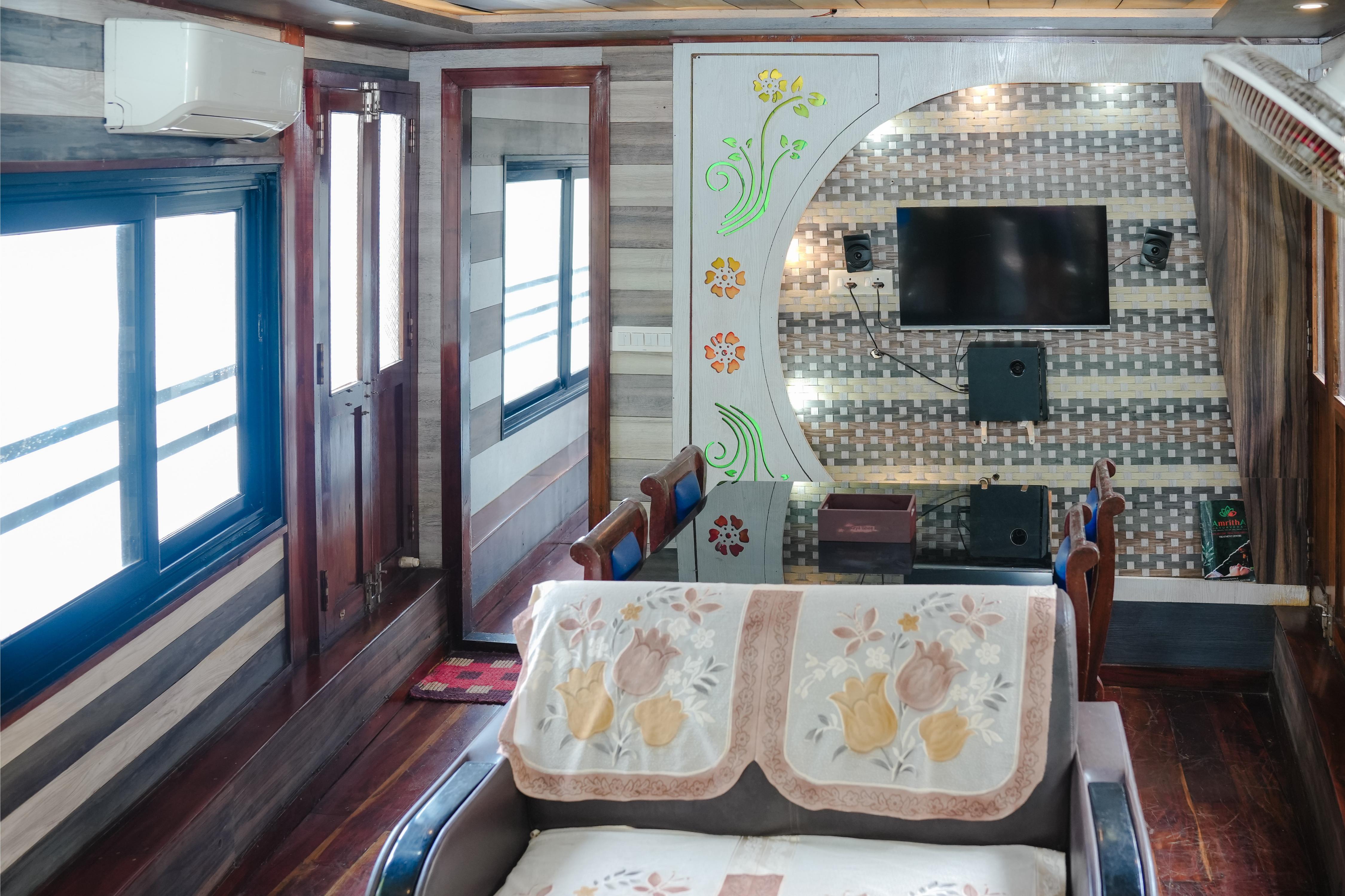 Blue Horizon -1BR | Houseboat | Meals by Homeyhuts - Tap to explore photos