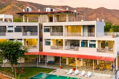 Miraan by the Lake - ELIVAAS Signature