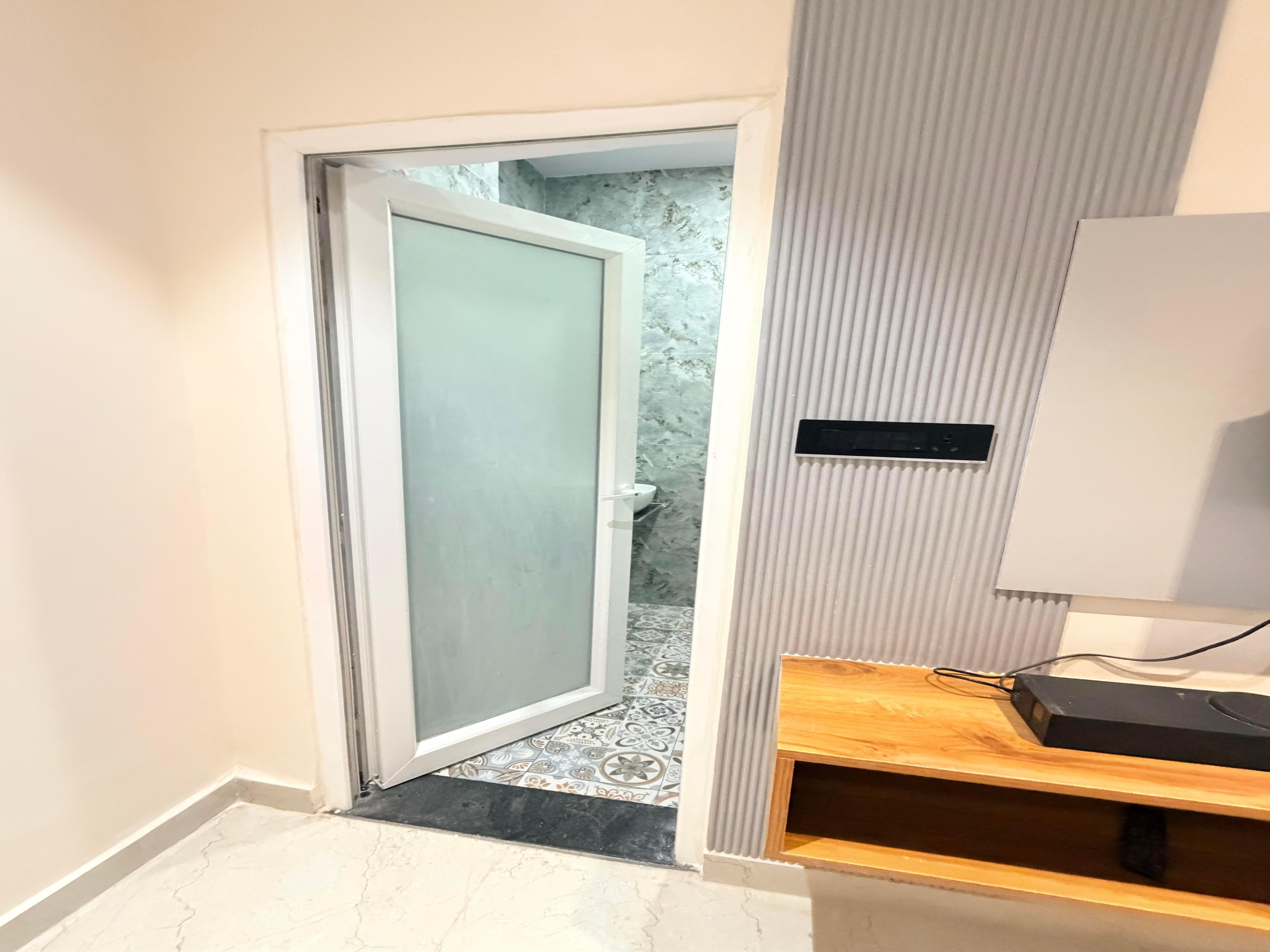 iHeights Luxury Stay & Comfort - Tap to explore photos