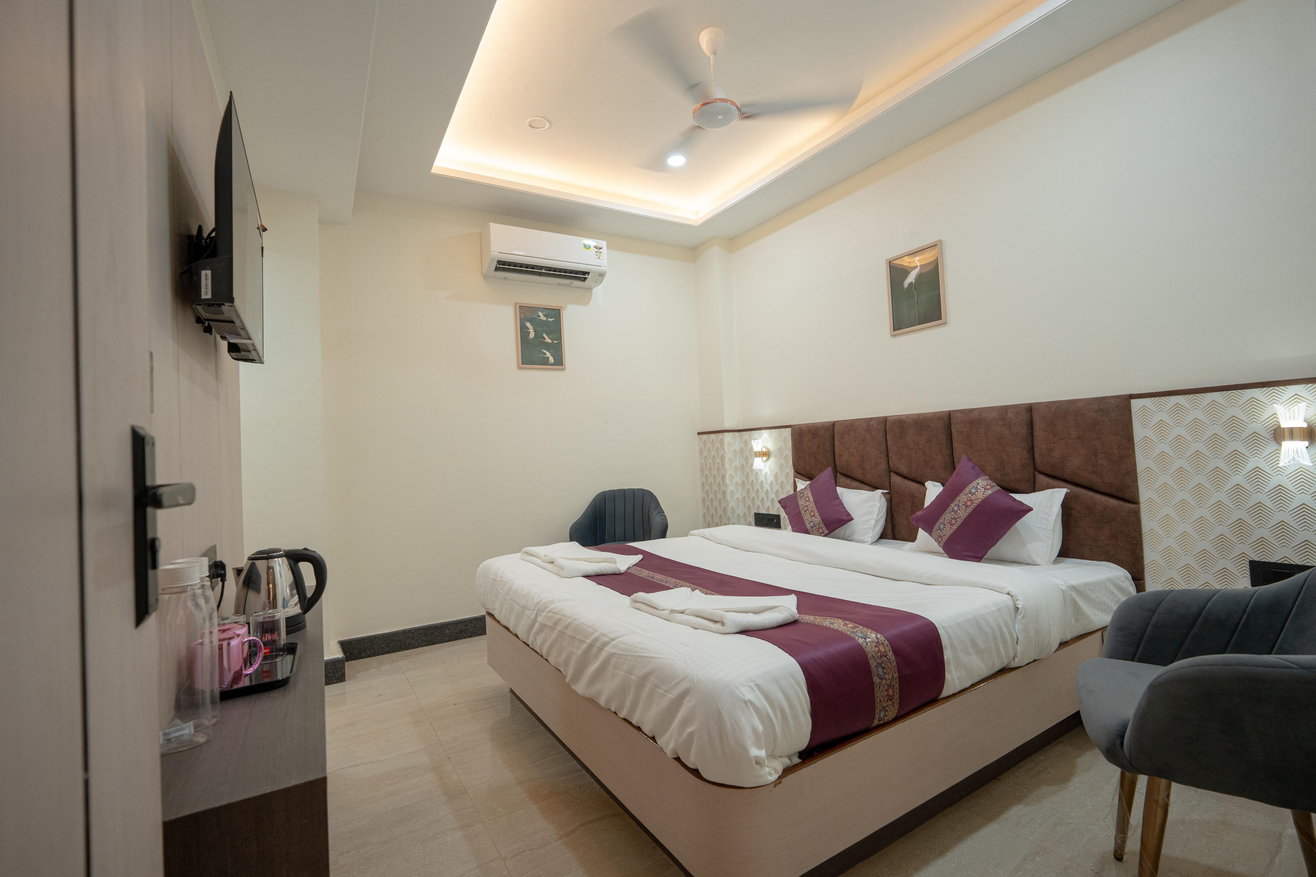 Gangaprasth Royal Stay | Near Kashi Vishwanath Room Type - Deluxe AC Luxury Double Bedroom