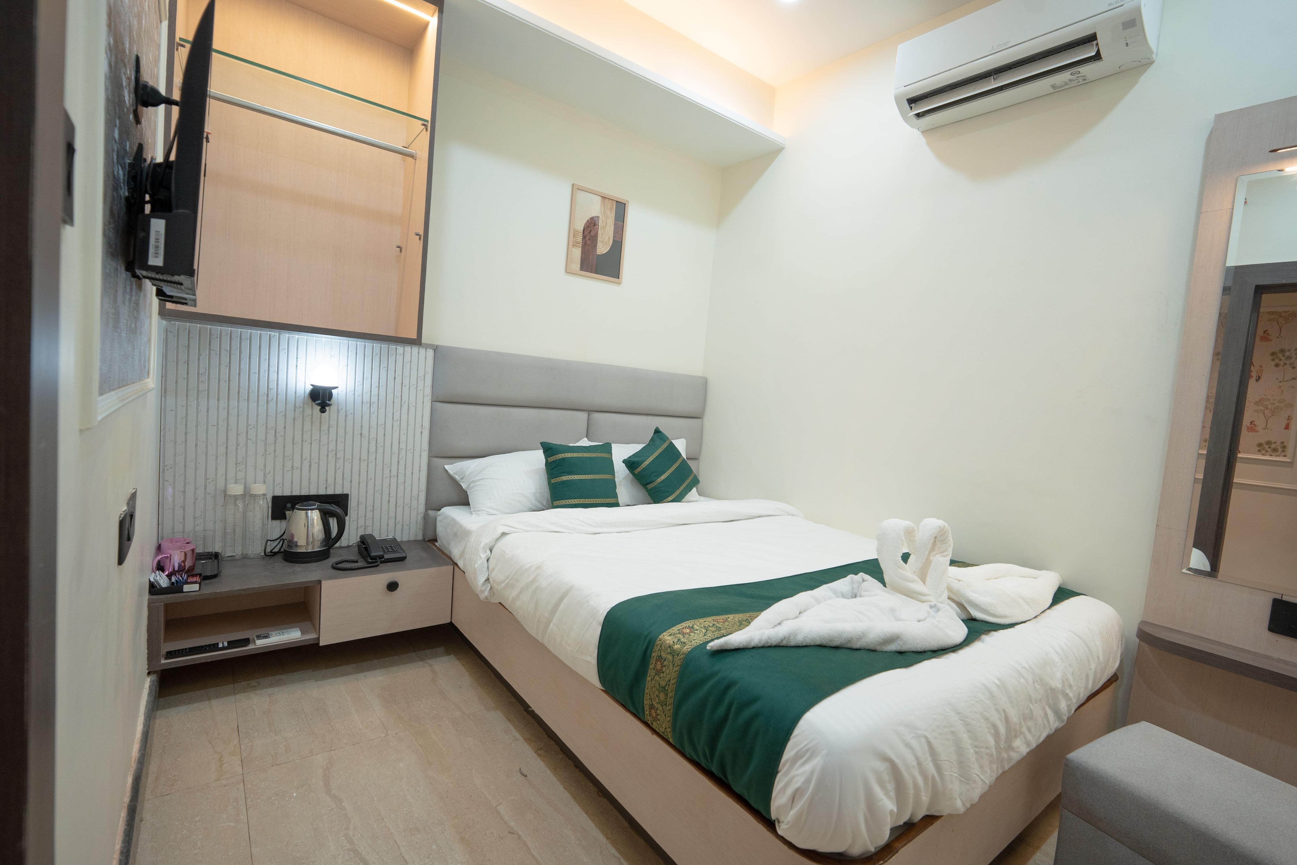 Gangaprasth Royal Stay | Near Kashi Vishwanath Room Type - Deluxe AC Premium Double Bedroom