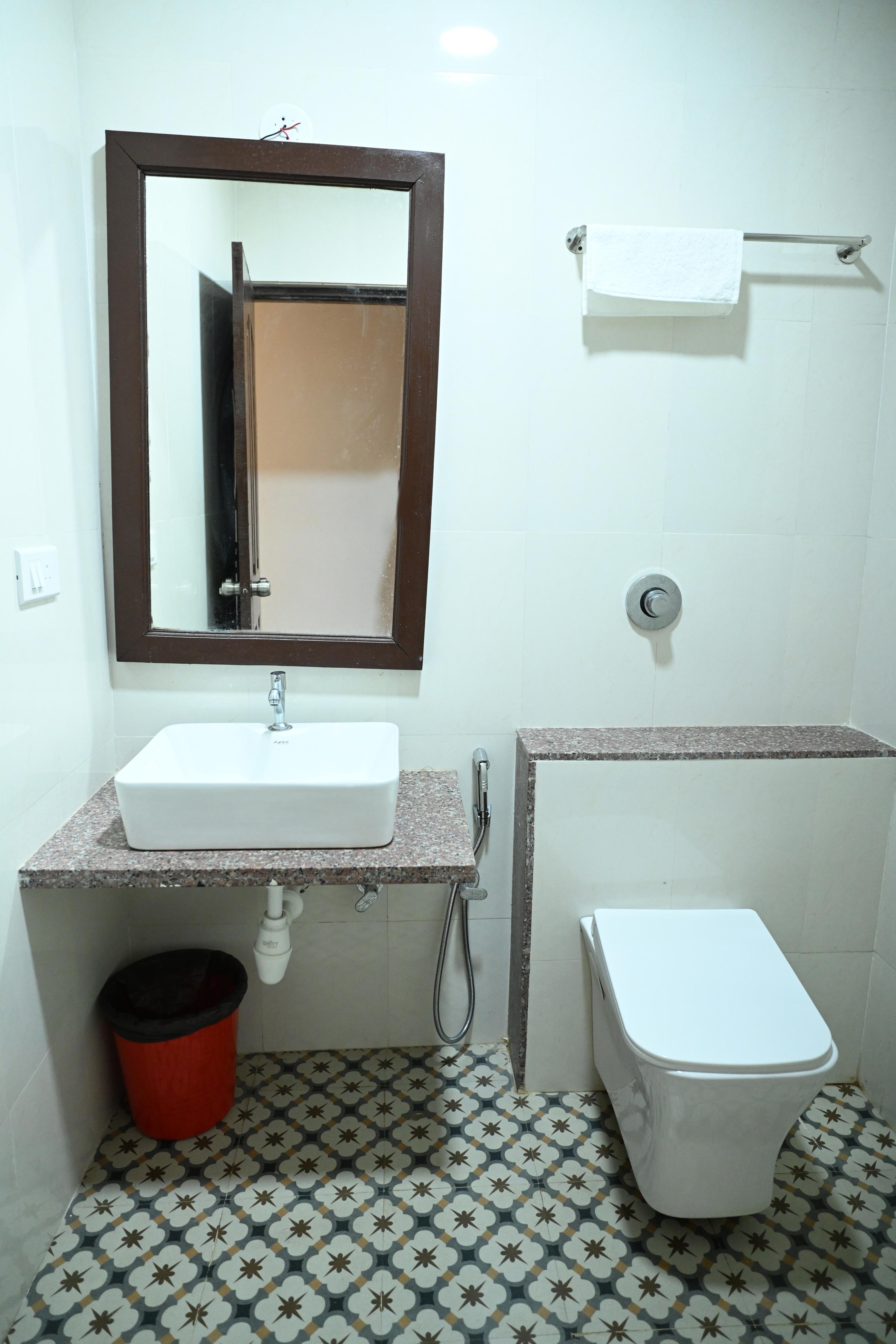 Alisha Resort Baga Goa - Tap to explore photos