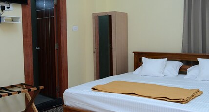 9 RAYA HOTEL Room Type - Bedroom 11