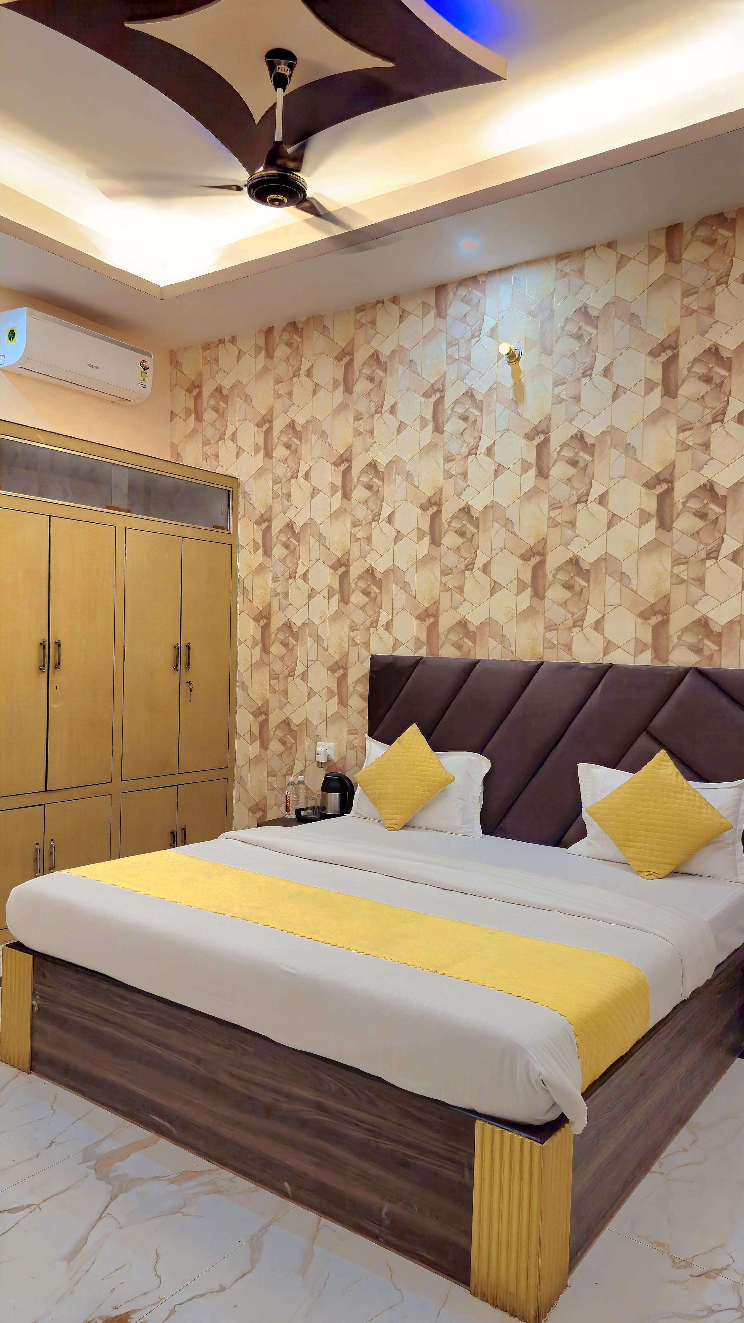 Banaras Home Stay - Tap to explore photos