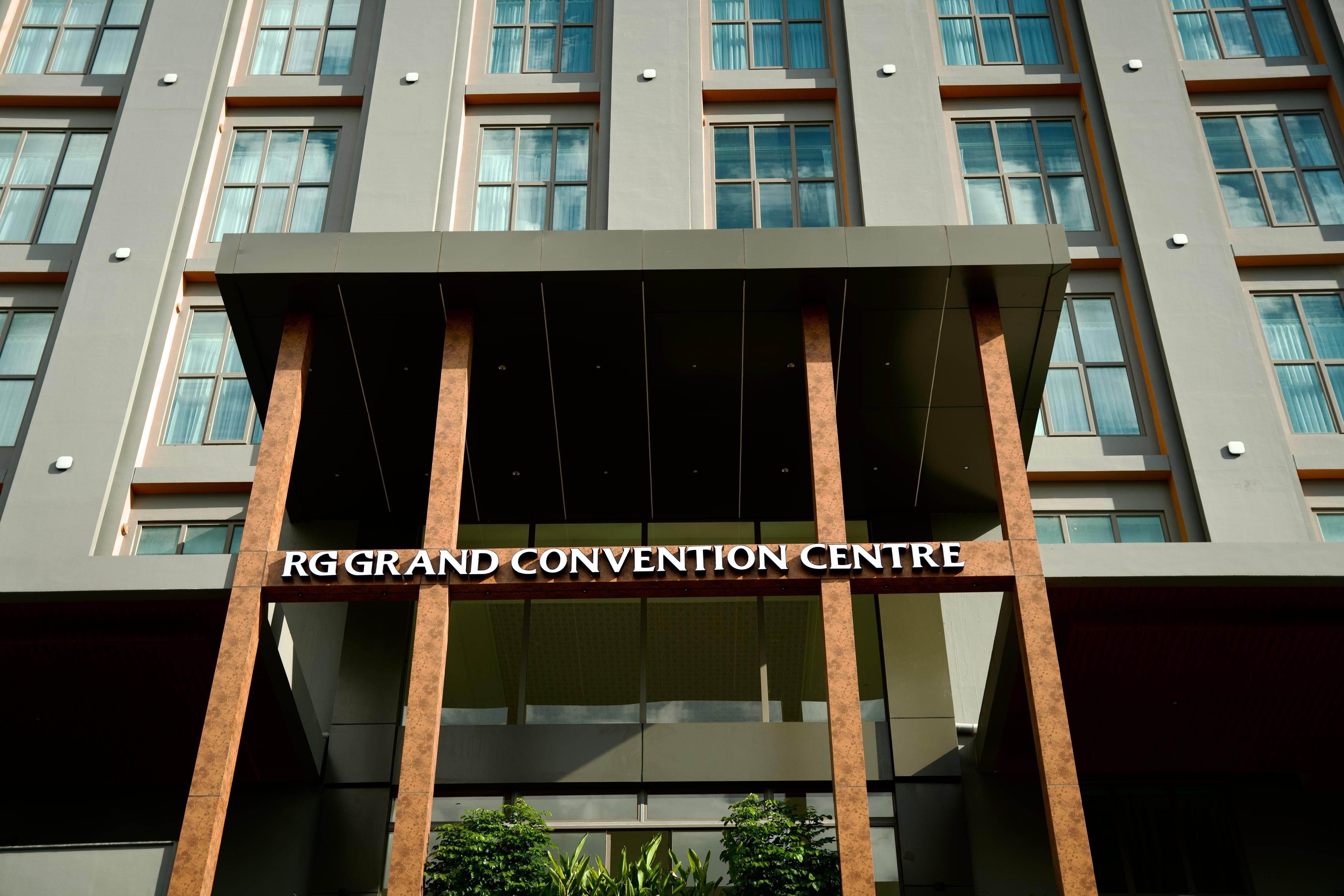 Rg Grand Hotel & Convention - Manyata Tech Park - Tap to explore photos