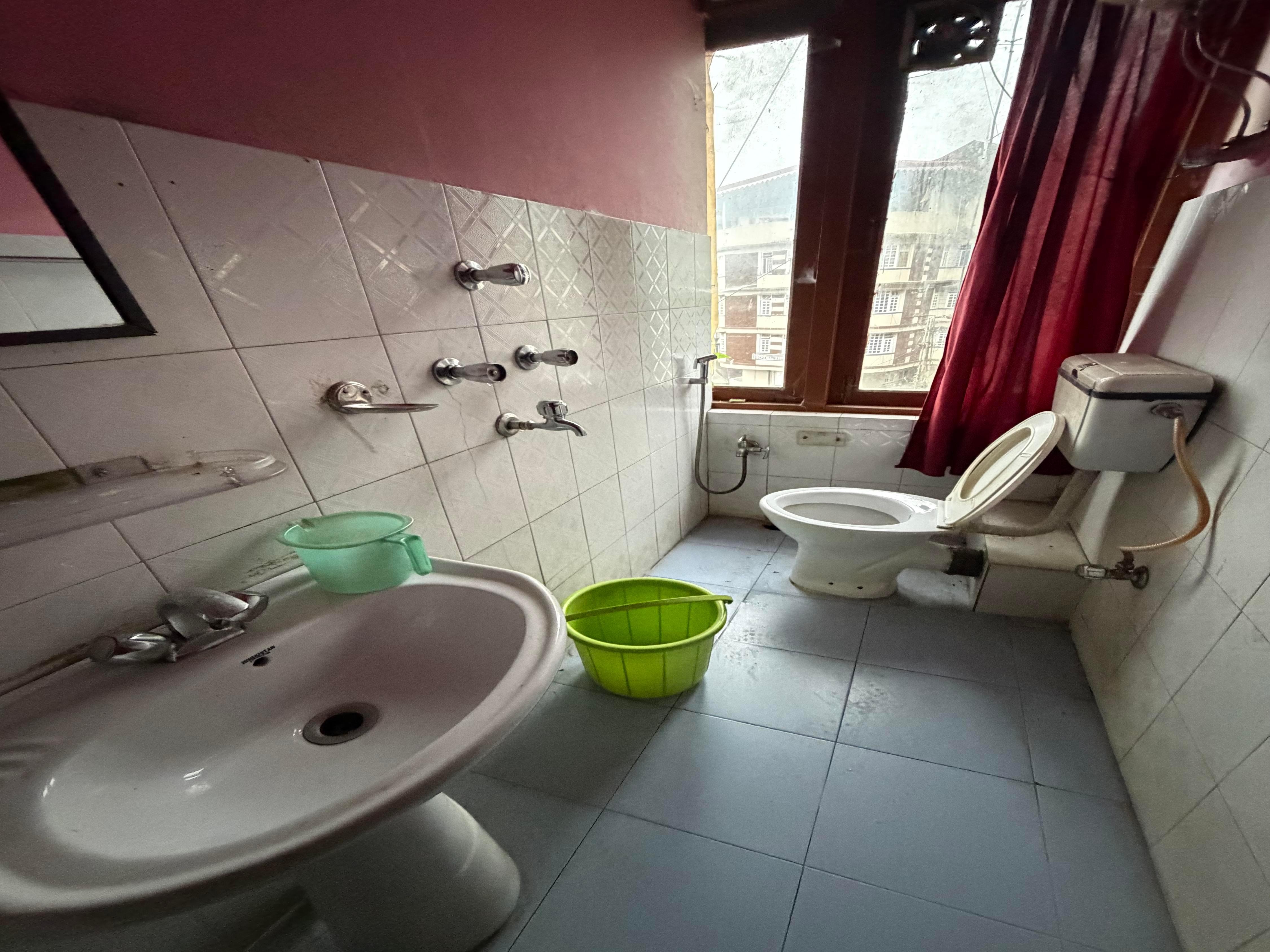 Hotel Ree Ghang private rooms sakyong house - Tap to explore photos