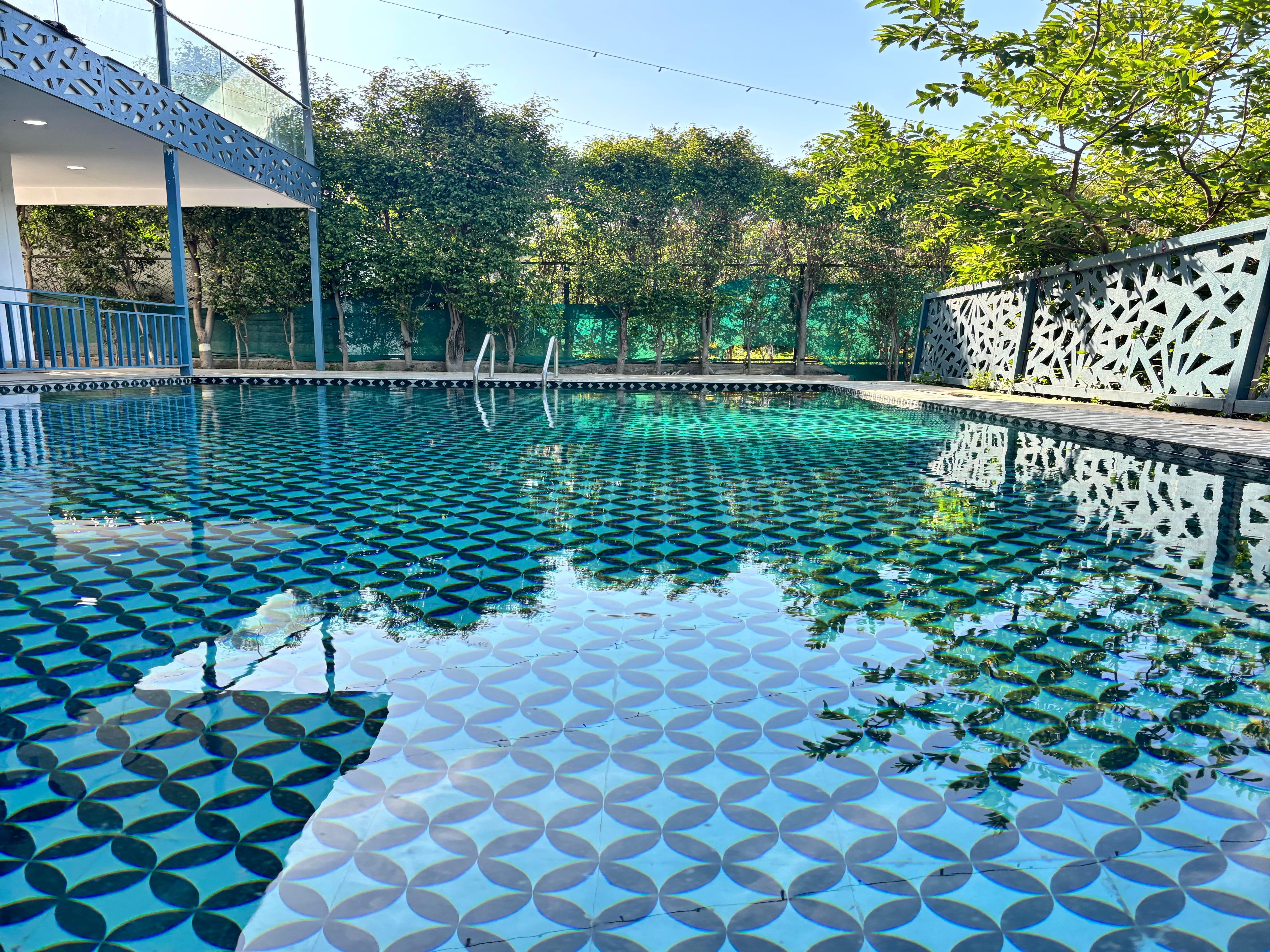 GoBravo 12 4bhk - Tap to explore photos