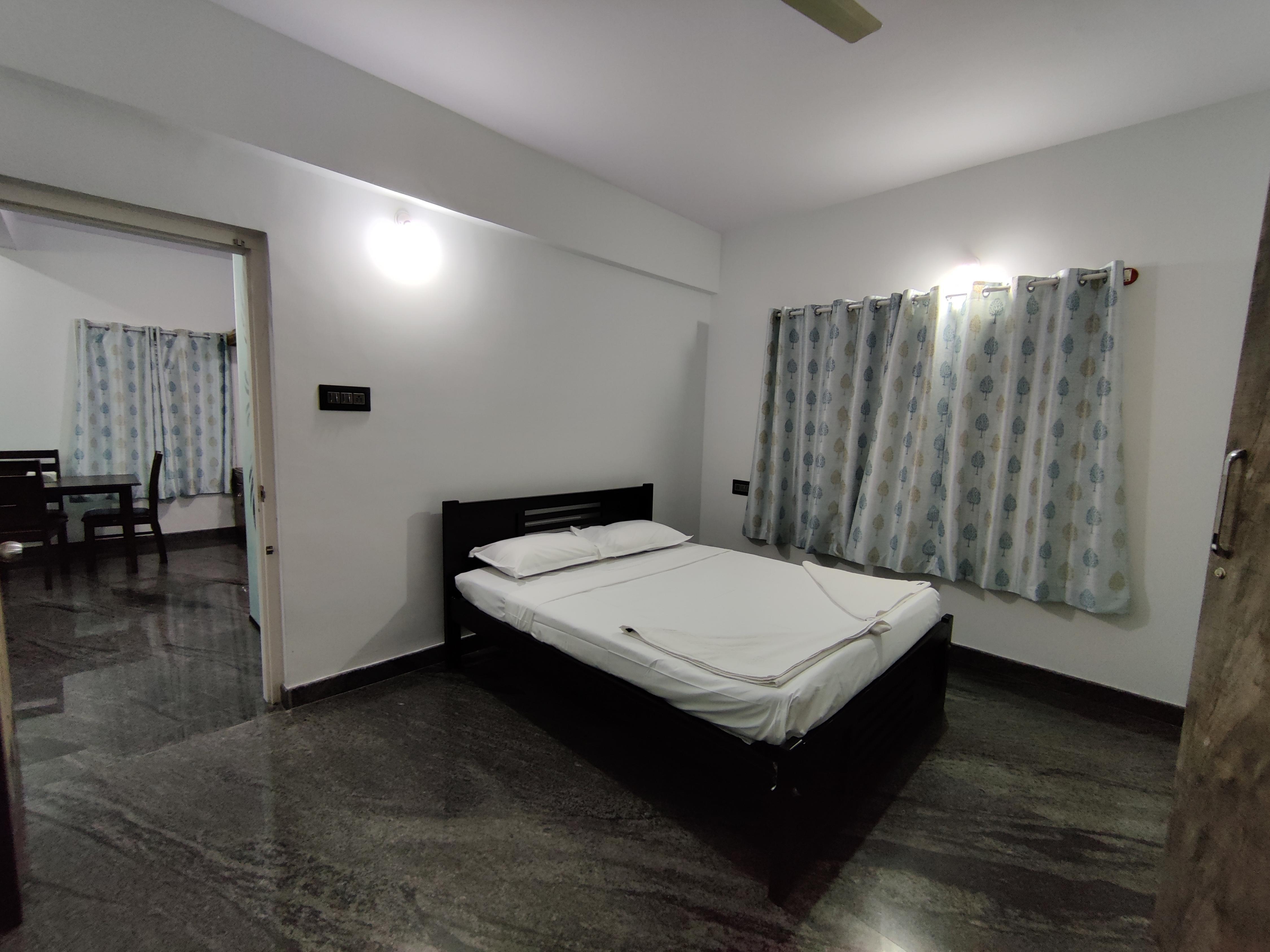 Suvarna Service Apartment - Gayathripuram