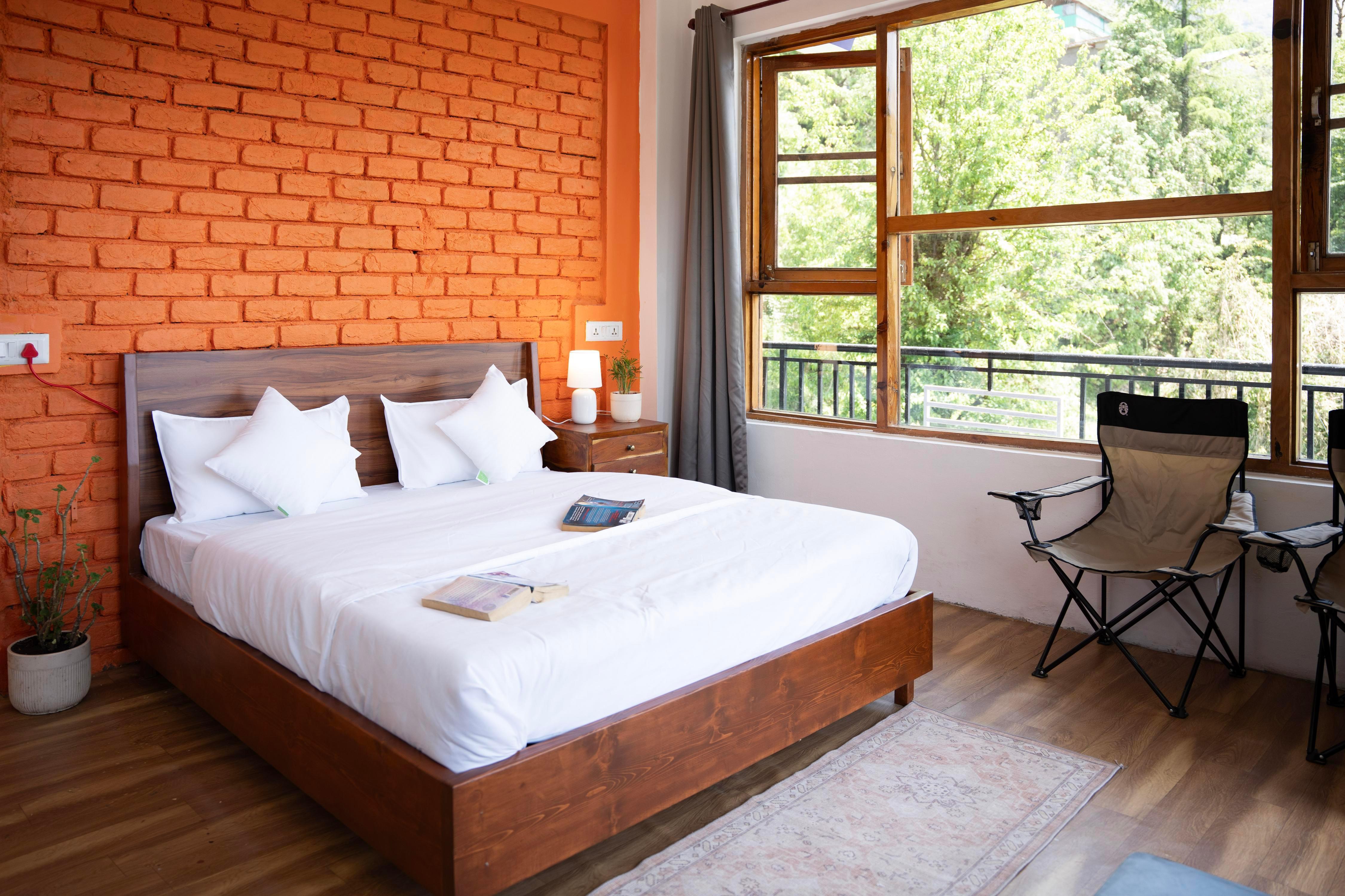Loopin Mcleodganj Room Type - Deluxe Double Room with Balcony