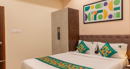 Treebo Emirates Suites - Near Wipro Sarjapur Road Room Type - Spacious Premium Room with Balcony
