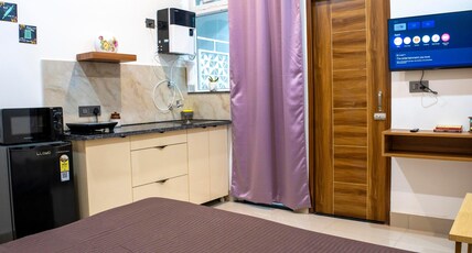 Studio@Pebble House By Zomo Stays Room Type - Studio3- Pebble House - Bedroom+Kitchen+Bathroom+SmartTV Studio@Pebble House By Zomo Stays Room Type - Studio3- Pebble House - Bedroom+Kitchen+Bathroom+SmartTV