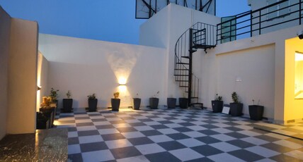 Rooftop Retreat 3BHK Penthouse: Families & Groups Room Type - PapppyStays Rooftop Retreat 3bhk Penthouse