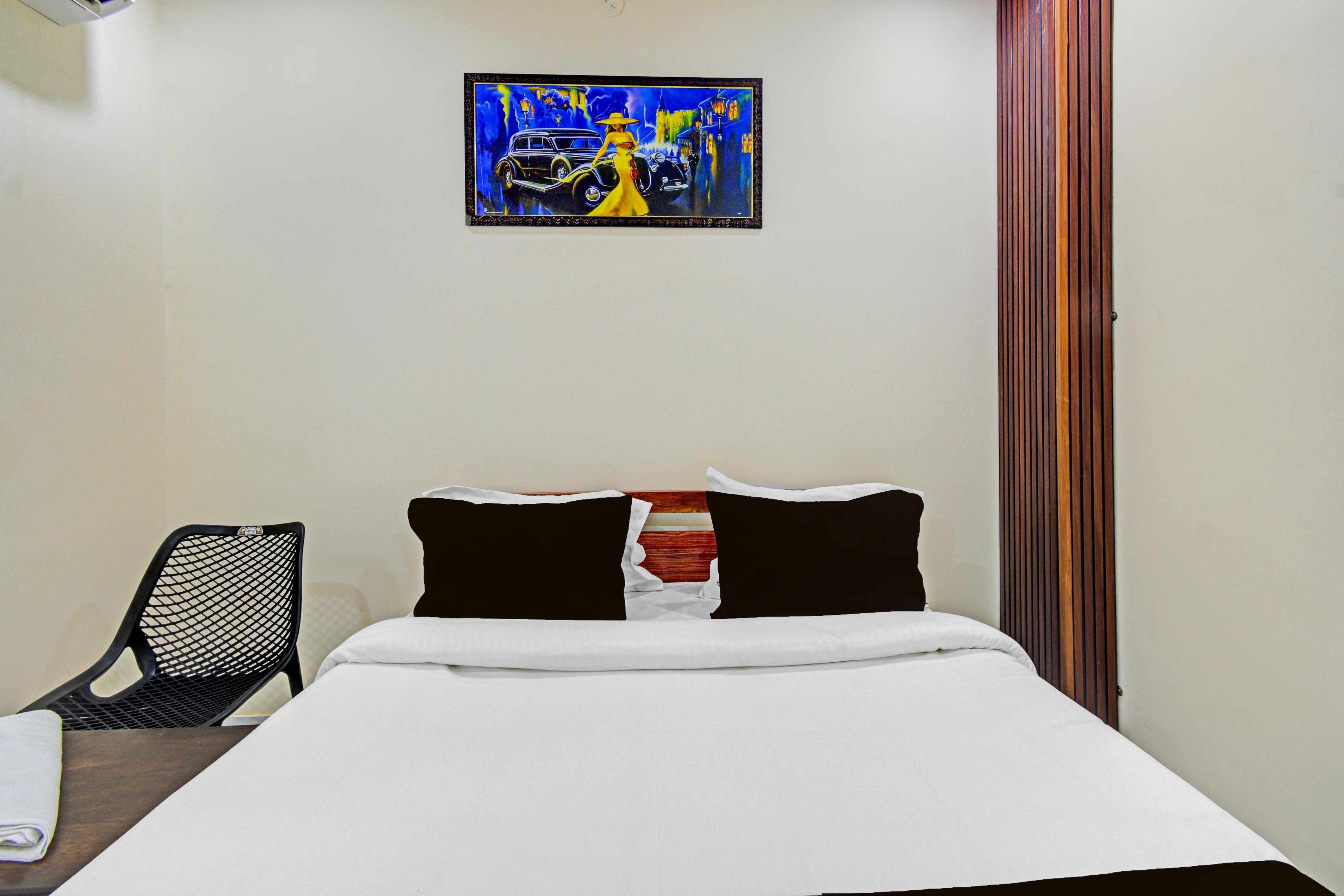 Hotel O Moonlight Luxury Rooms - Tap to explore photos