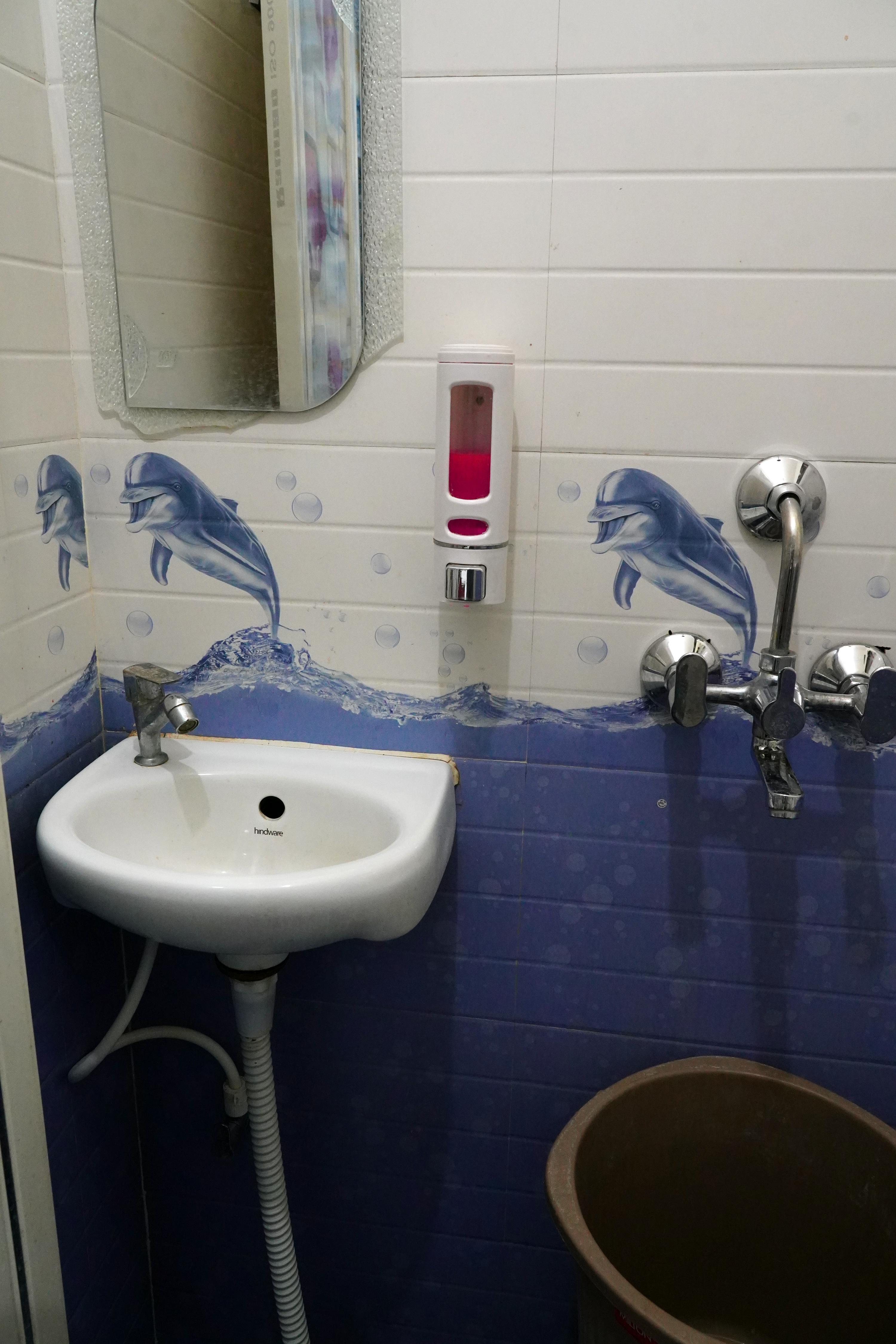 Hitarth Palace Paying Guest House - Tap to explore photos