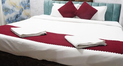 Hitarth Palace Paying Guest House Room Type - Deluxe with Air Conditioning