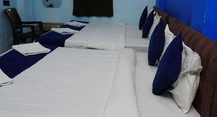 Hitarth Palace Paying Guest House Room Type - 1 Bedroom Family Room