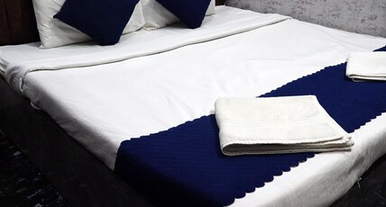 Hitarth Palace Paying Guest House Room Type - Triple Deluxe Room